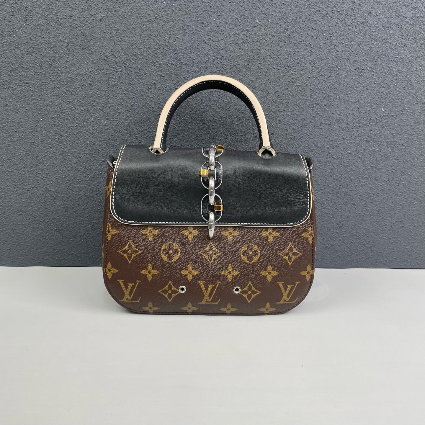 Louis Vuitton - Chain It Messenger PM - Monogram coated canvas and black smooth leather - Multicolour - (mini)
