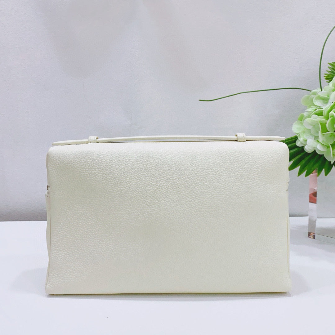 Loro Piana - Extra Pocket L27 - Grained leather - Milkshake White - (medium)
