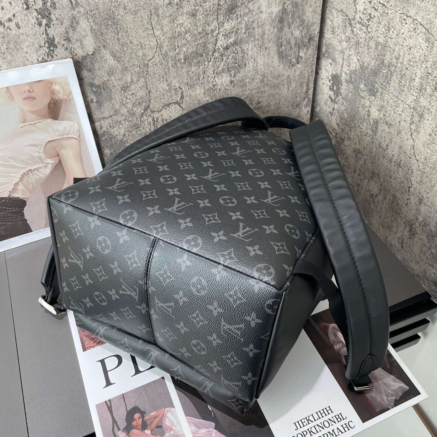 Louis Vuitton - Discovery Backpack Monogram Eclipse - Monogram Eclipse coated canvas with leather trim - Black - (medium)