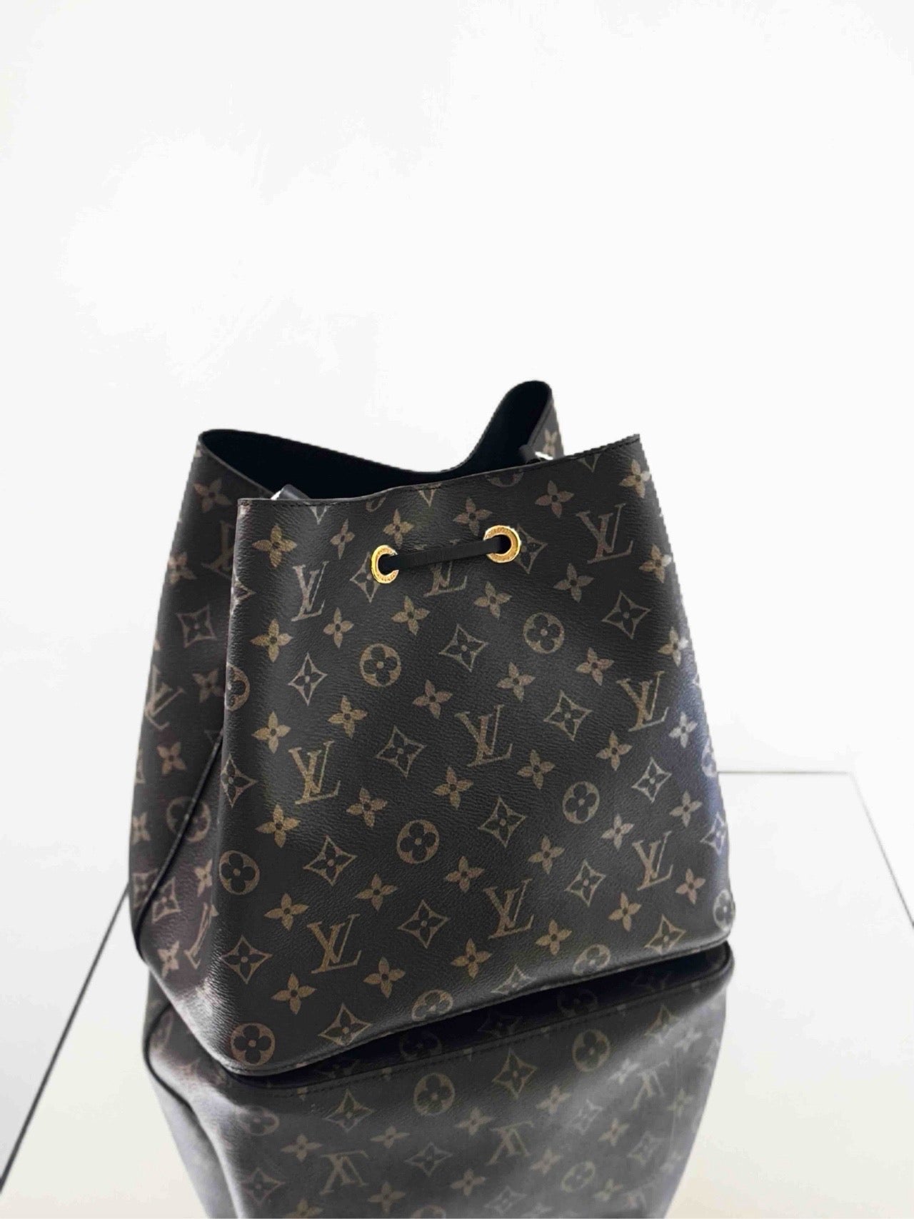 Louis Vuitton - NeoNoe MM - Monogram coated canvas with leather trim - Brown - (medium)