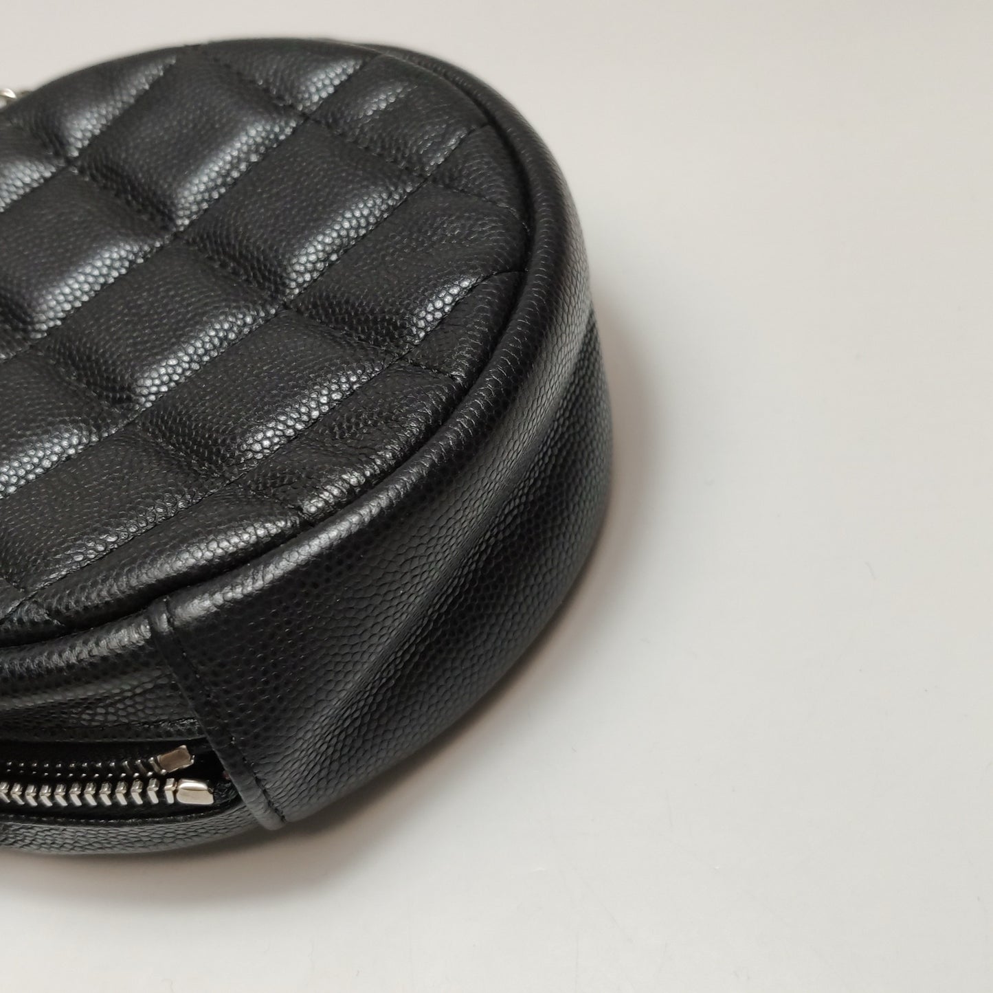 Chanel - 19 Round Mini Bag - Grained calfskin leather - Black - (mini)