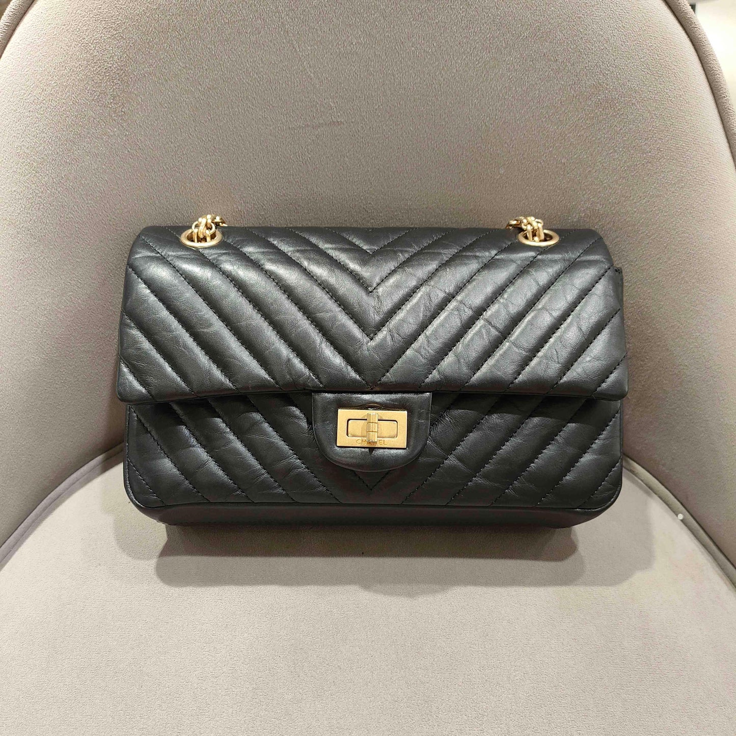 Chanel - 2.55 Reissue Small Flap Bag - Calfskin leather - Black - (Small)