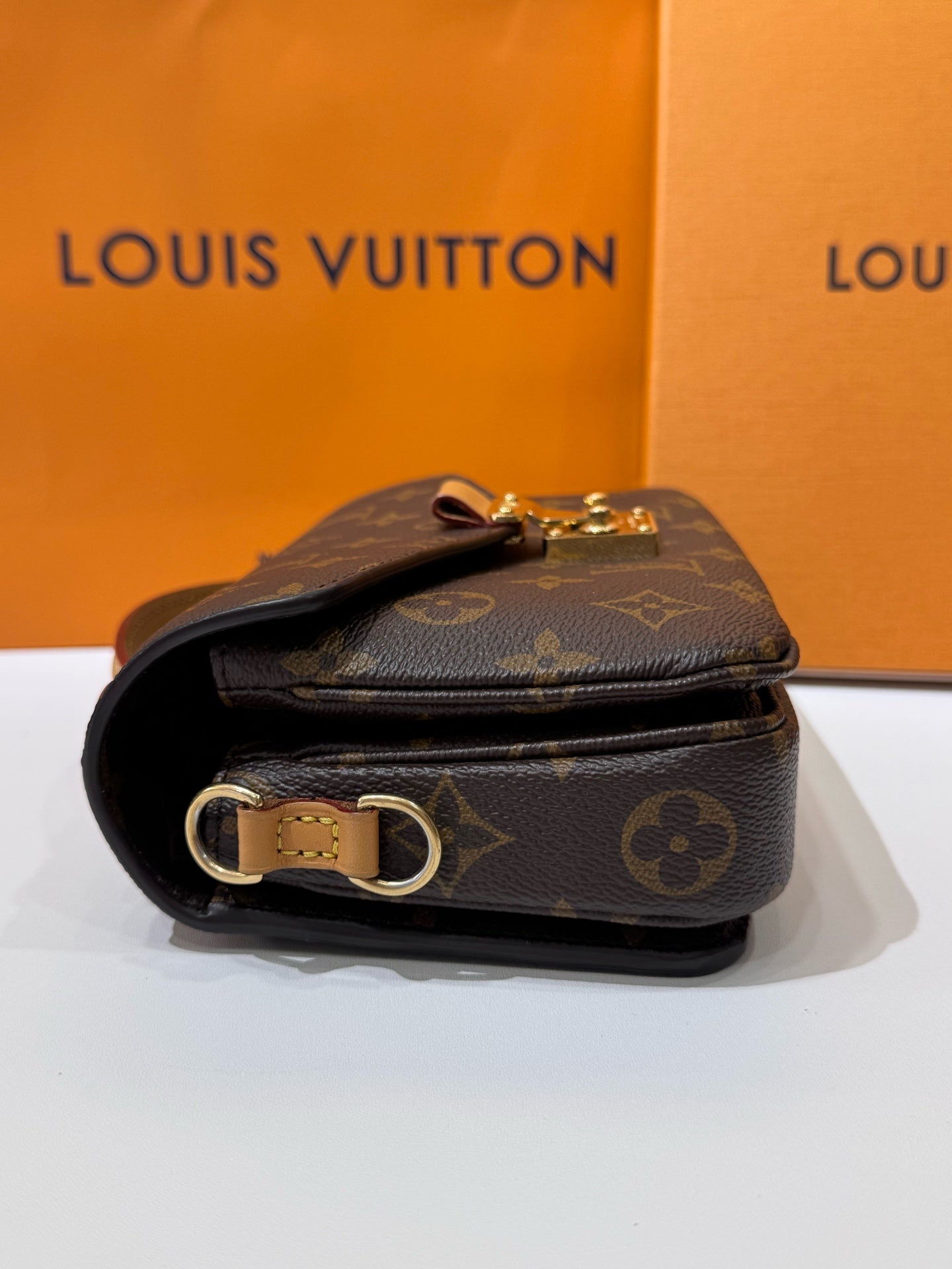 Louis Vuitton - Metis East West - Monogram coated canvas with natural cowhide leather trim - Brown - (Small)