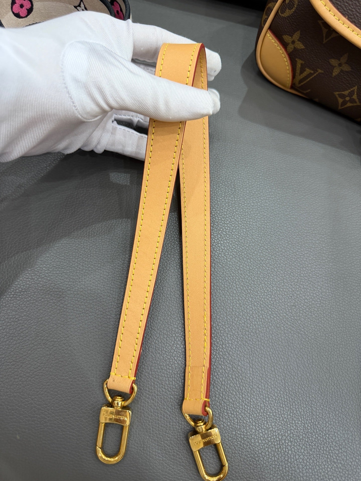 Louis Vuitton - Baguette Flap Bag - Monogram coated canvas with Vachetta leather trim - Brown - (small)