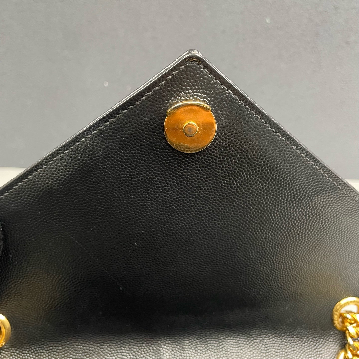 Saint Laurent - Envelope Chain Bag - Caviar cowhide leather - Black with Gold-Tone Hardware - (medium)