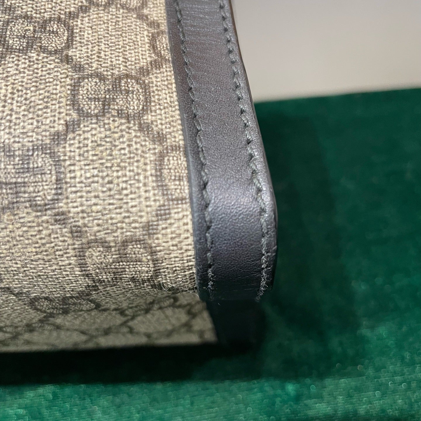 Gucci - Padlock Small Shoulder Bag - GG Supreme canvas with leather trim - Beige and black - (small)