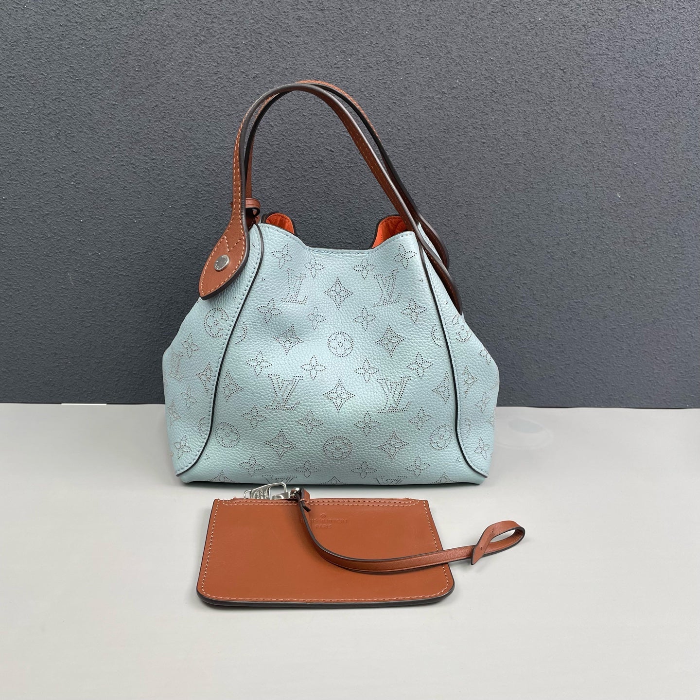 Louis Vuitton - Hina PM Bucket Bag - Perforated Mahina leather with natural leather trim - Blue - (small)