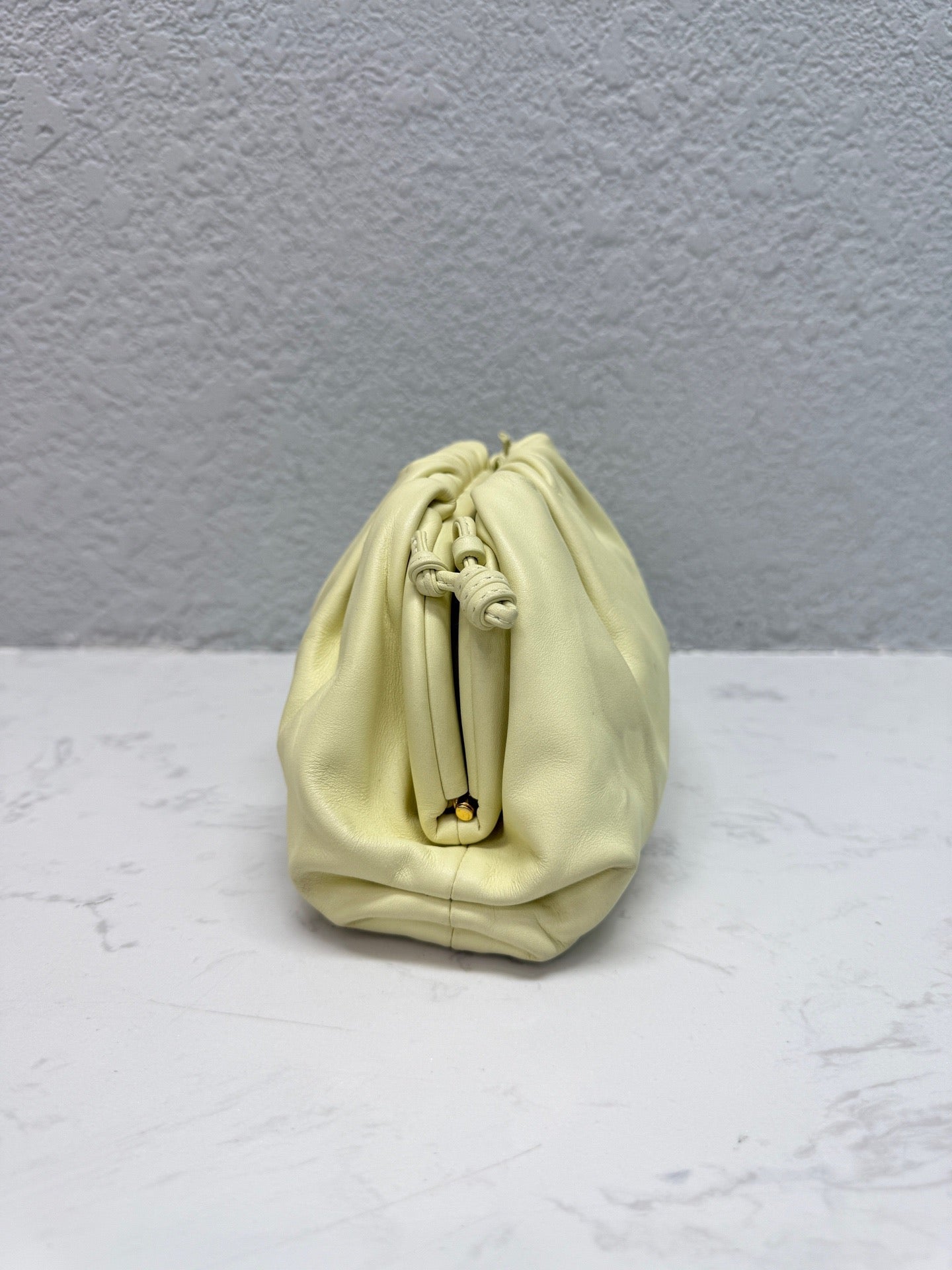 Bottega Veneta - The Pouch Mini - Calfskin leather - Yellow - (mini)