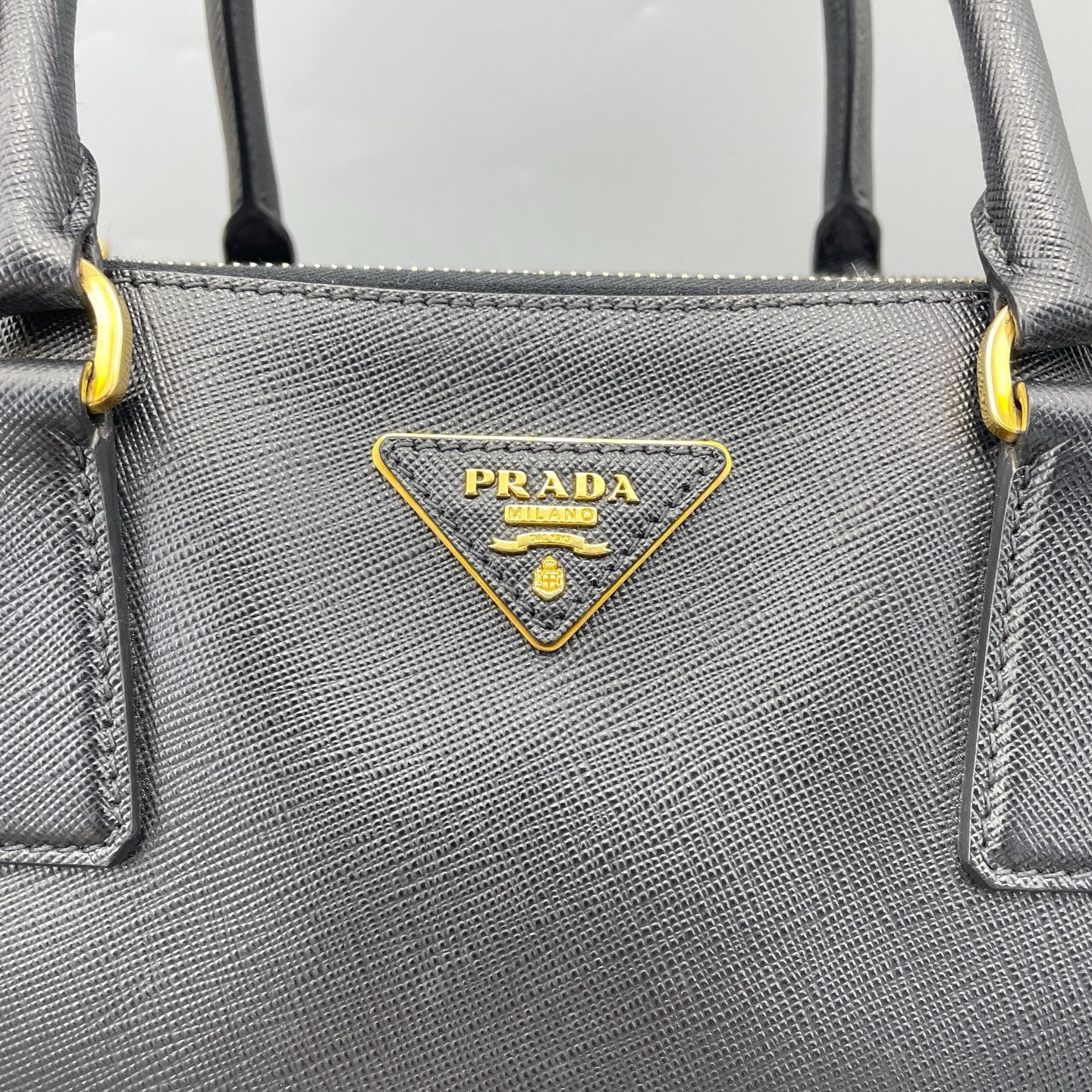 Prada - Saffiano Lux Tote - Saffiano leather - Black - (medium)