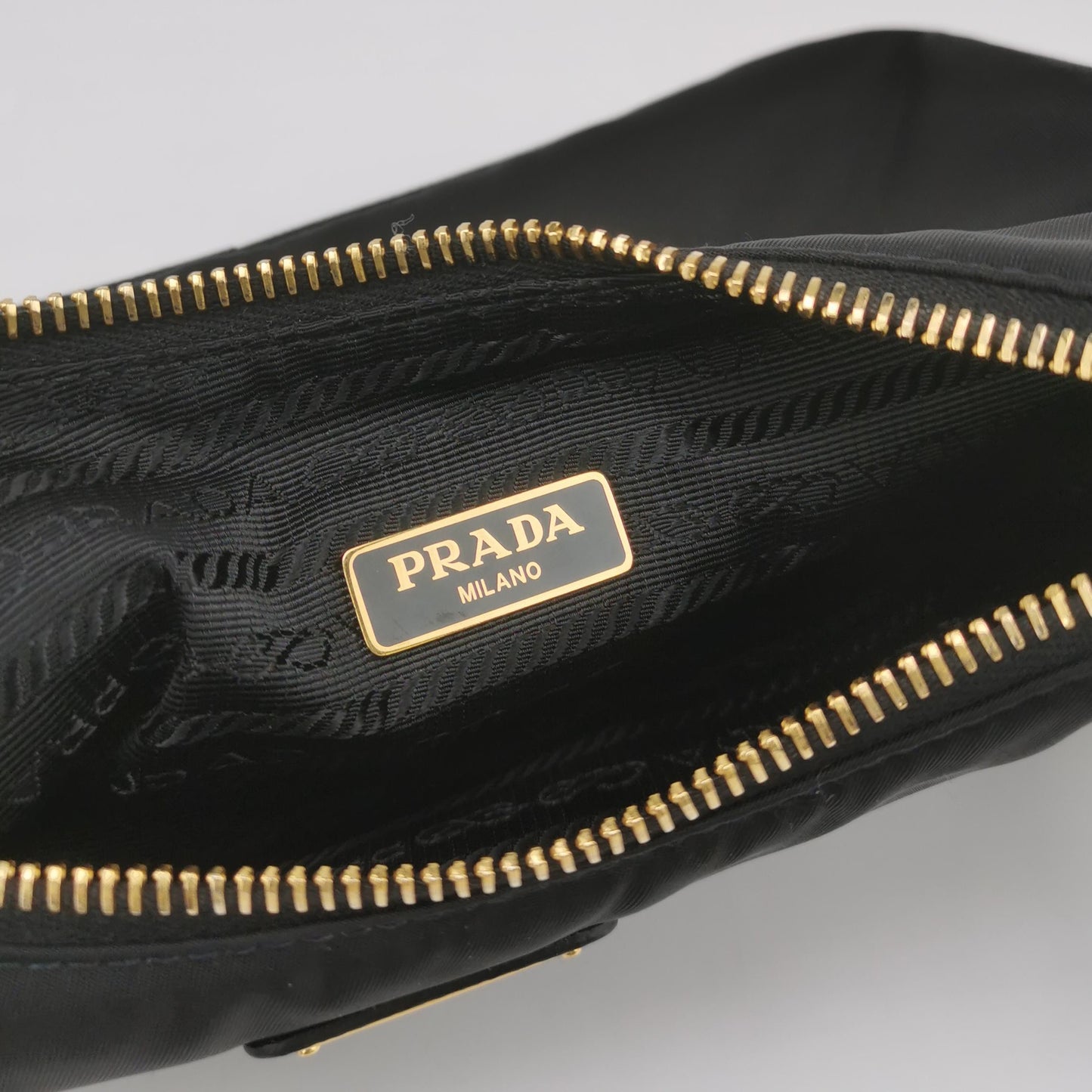 Prada - Re-Edition 2005 Shoulder Bag - Re-Nylon with Saffiano leather trim - Black - (mini)