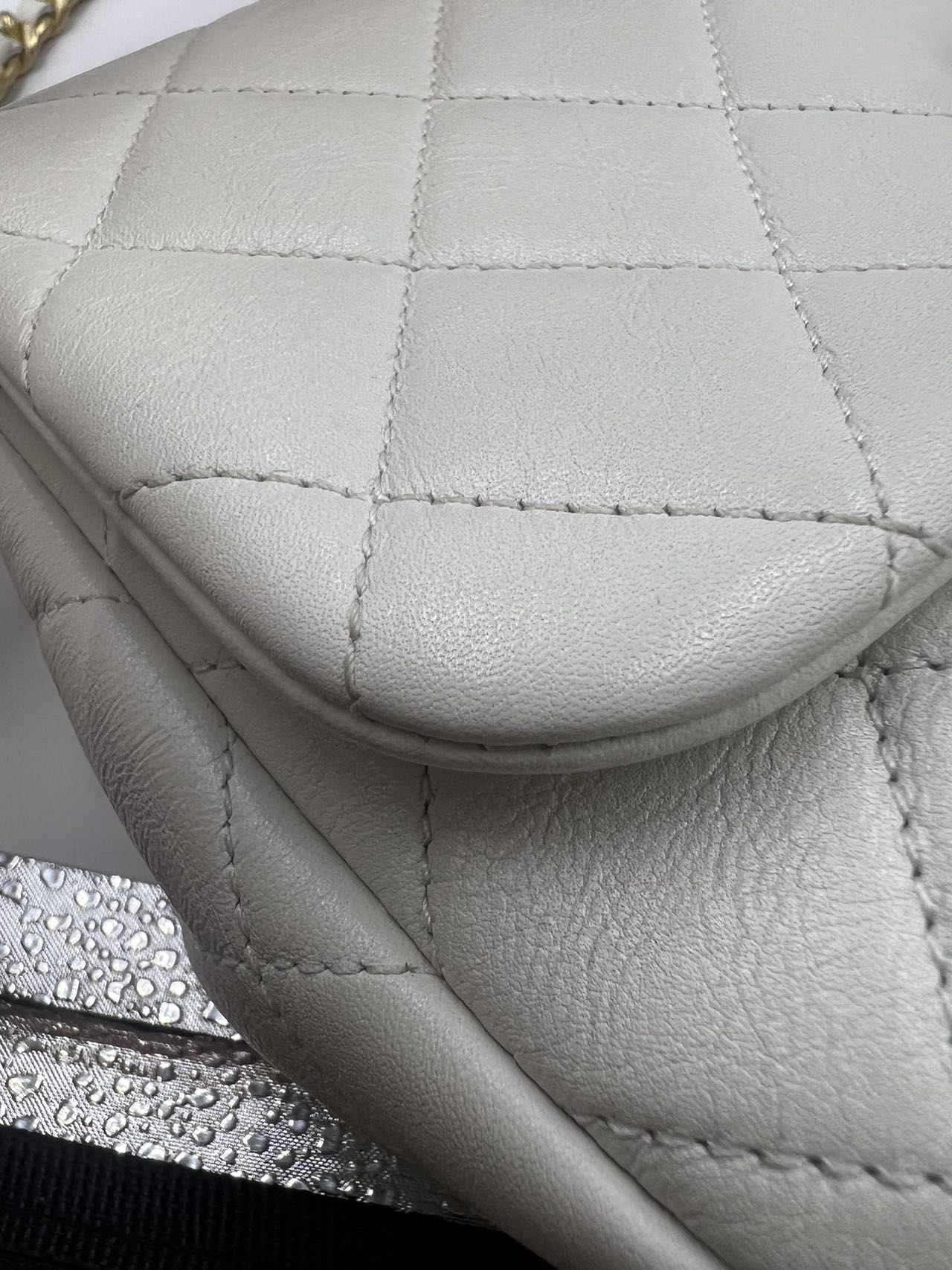 Chanel - Classic Flap Bag with Pearl Embellishments - Lambskin leather - White - (Small)