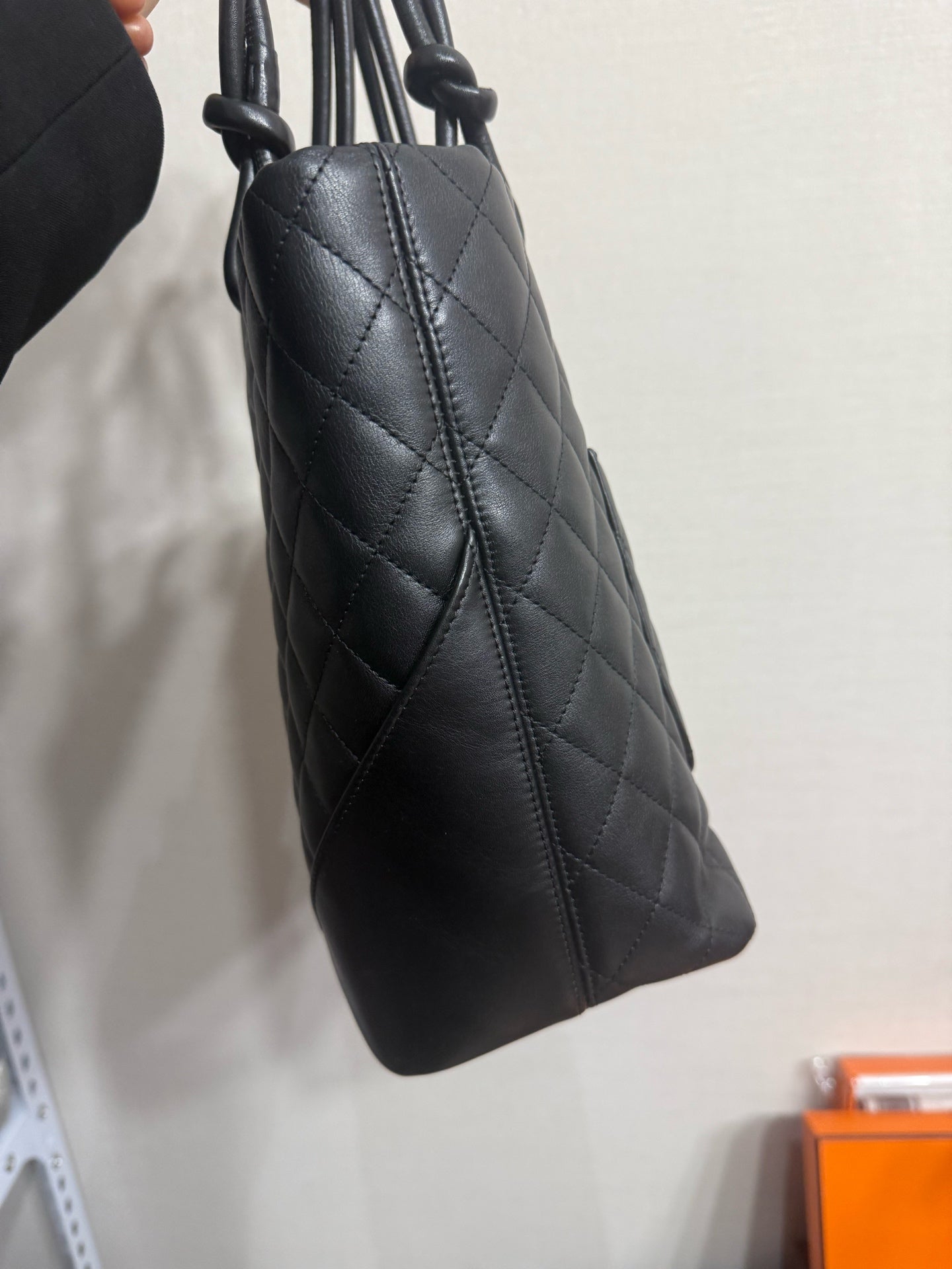 Chanel - Cambon Vertical Tote - Lambskin leather and patent leather - Black - (Small)