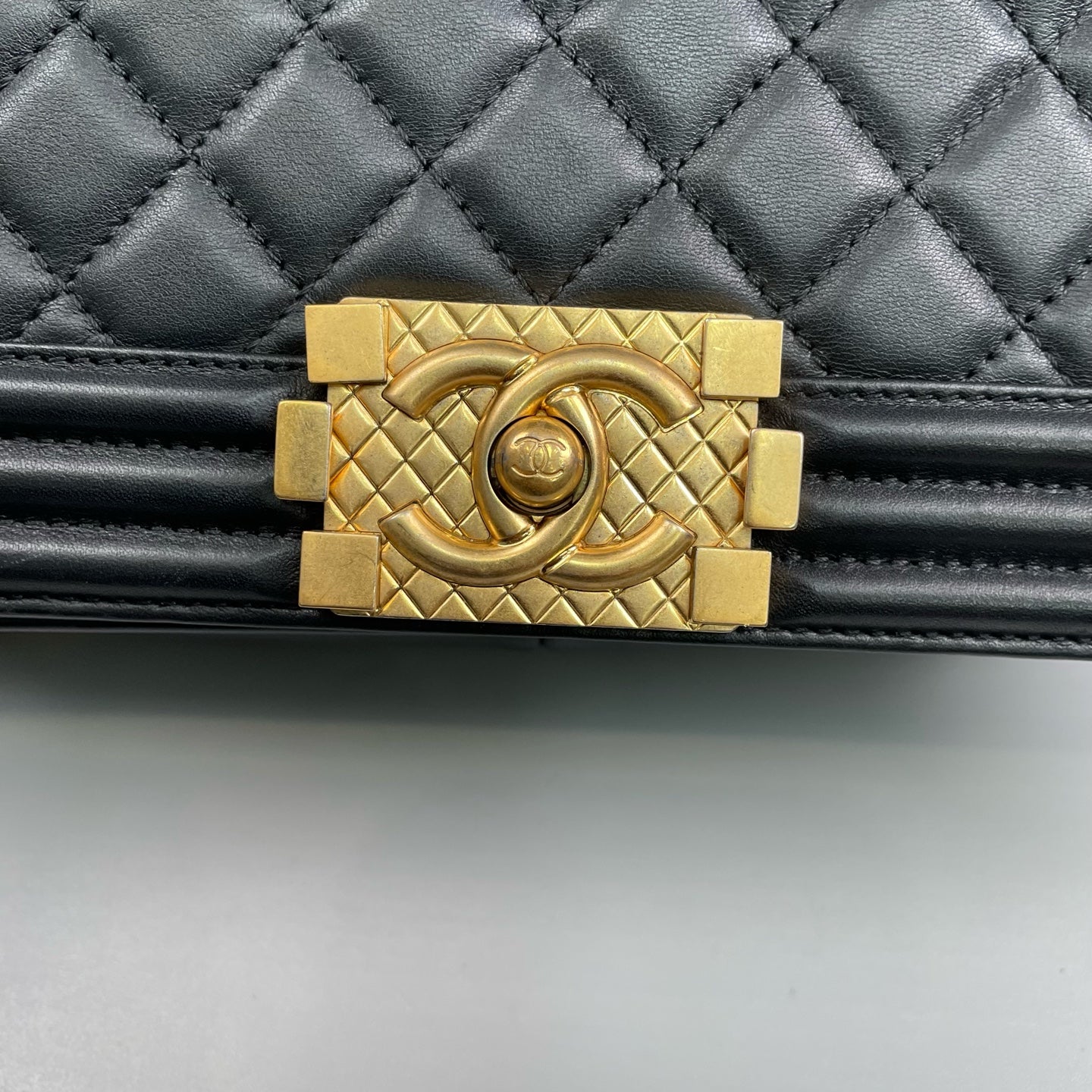 Chanel - Boy Chanel Medium Flap Bag - Lambskin leather - Black - (Medium)