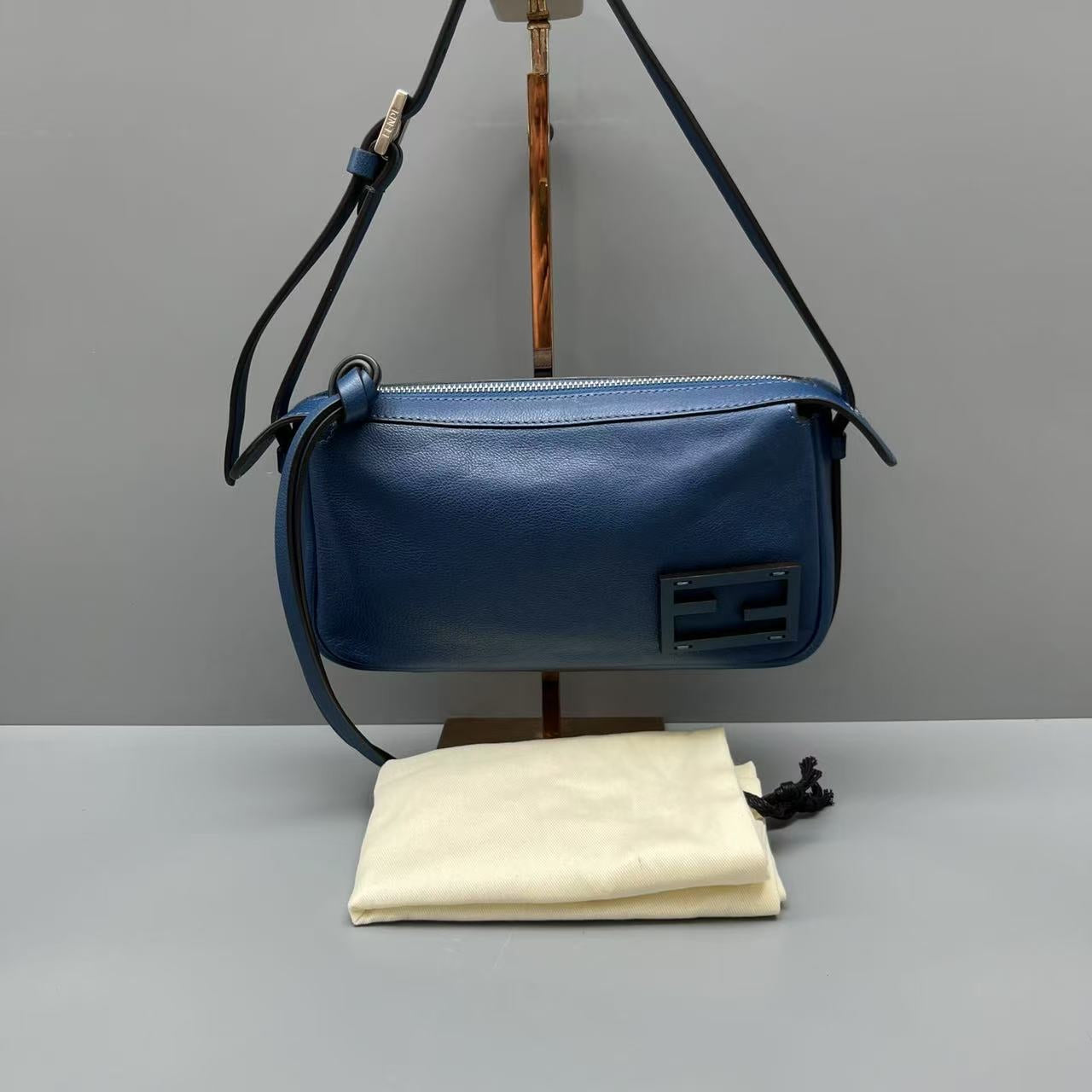 Fendi - Simply Shoulder Bag - Grained leather - Deep Blue - (Small)