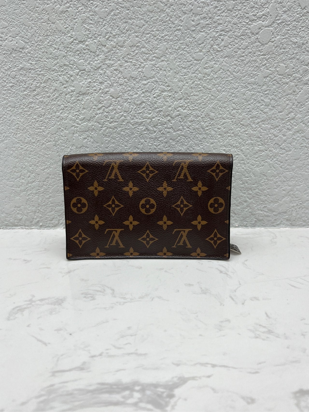 Louis Vuitton - Pochette Felicie Monogram Flower Lock - Monogram coated canvas with smooth leather trim and interior lining - Brown and Red - (mini)