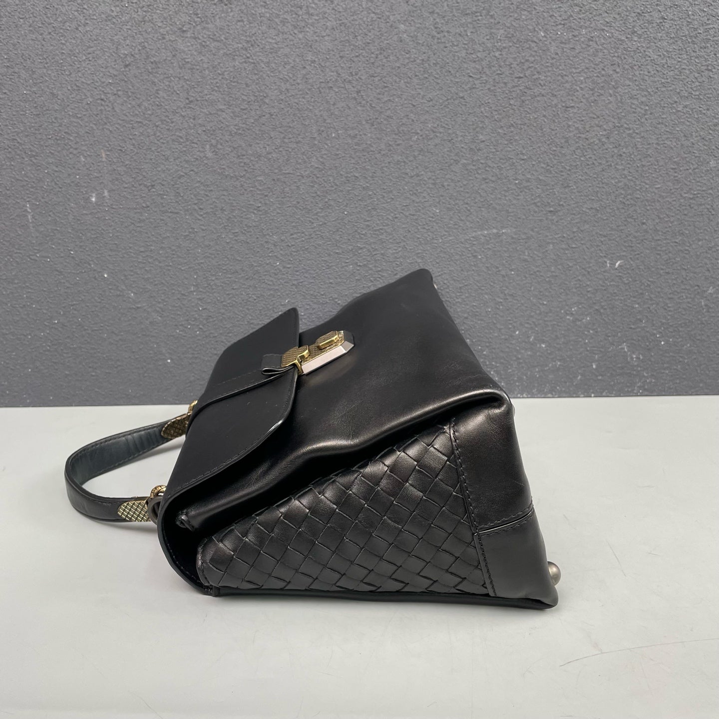 Bottega Veneta - Piazza Messenger Bag - Leather - Black - (medium)