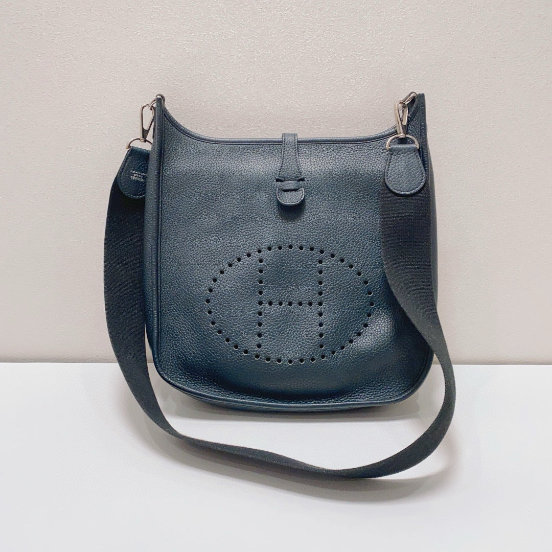 Hermès - Evelyne 29 - Leather - Navy with Silver-Tone Hardware - (medium)