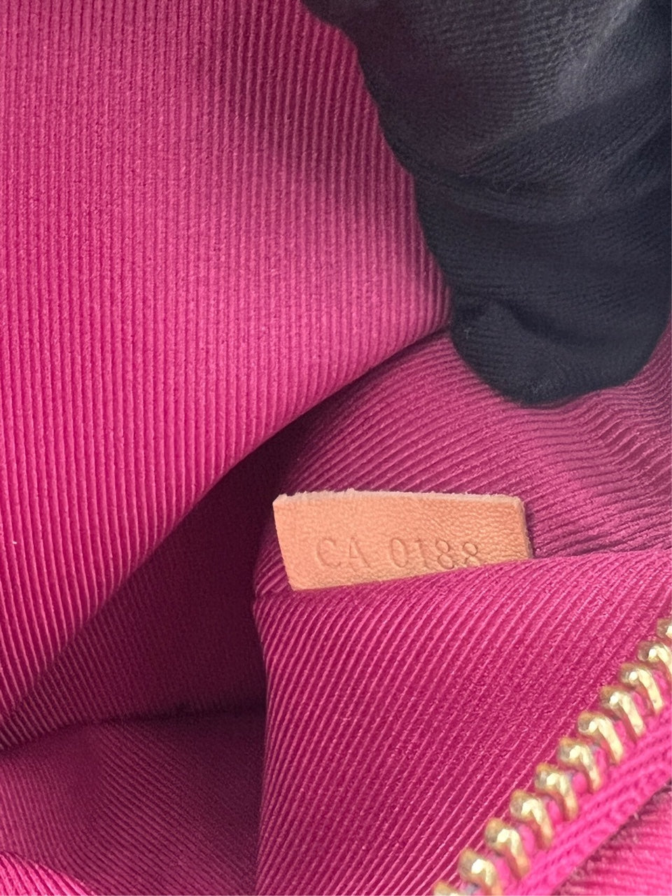 Louis Vuitton - Cluny BB - Louis Vuitton Monogram coated canvas with natural cowhide leather trim and fuchsia textile lining - Brown - (Small)