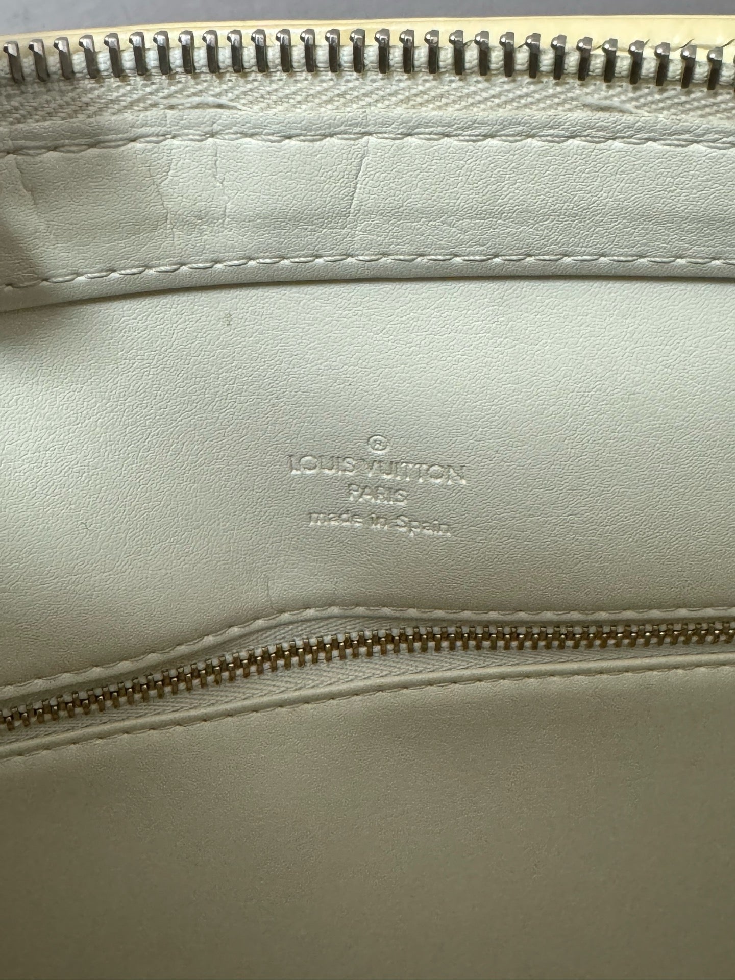 Louis Vuitton - Vivian - Patent leather - Off-white - (Medium)