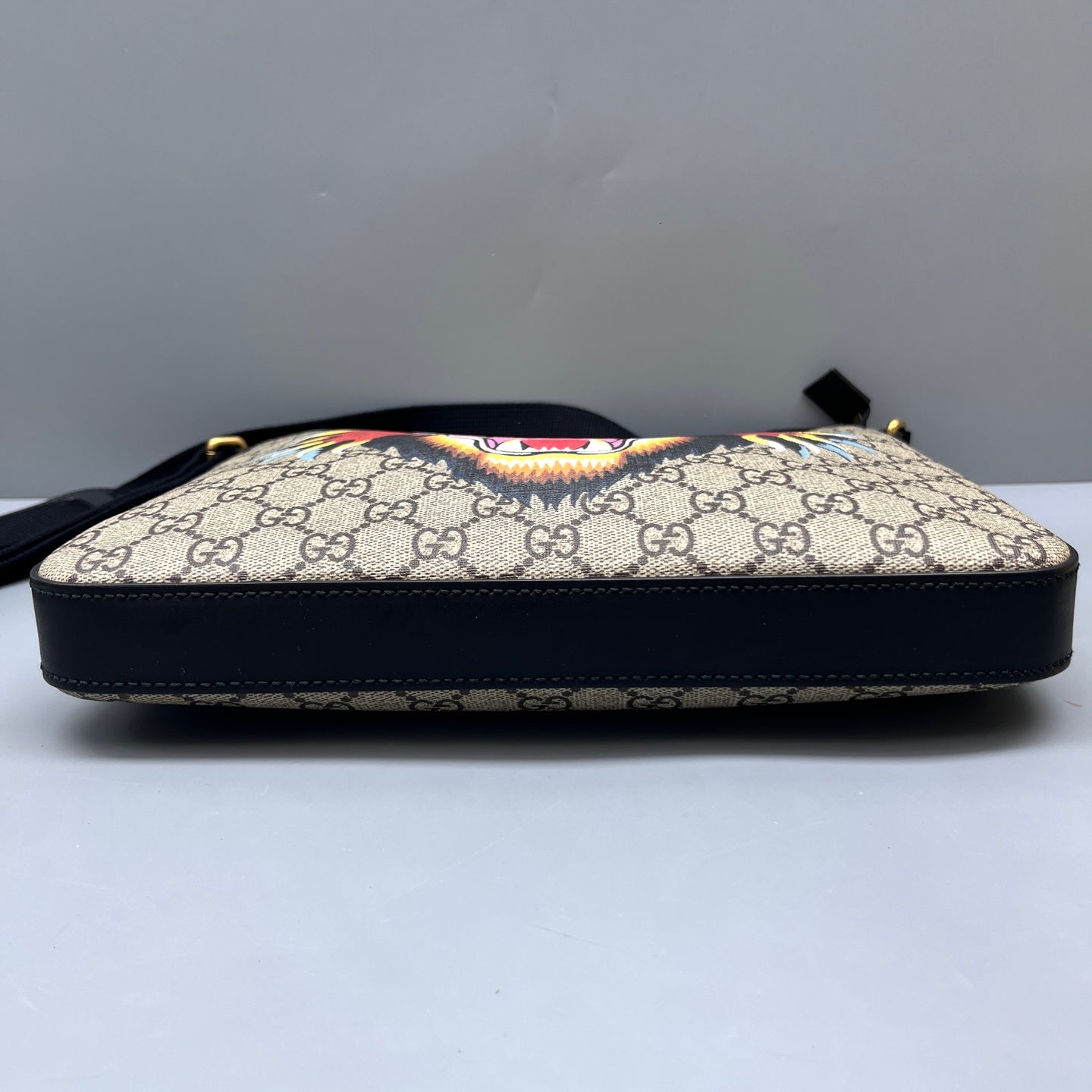Gucci - GG Supreme Tiger Head Messenger Bag - Coated canvas with leather trim - Beige with multicolour tiger print and black trim - (medium)