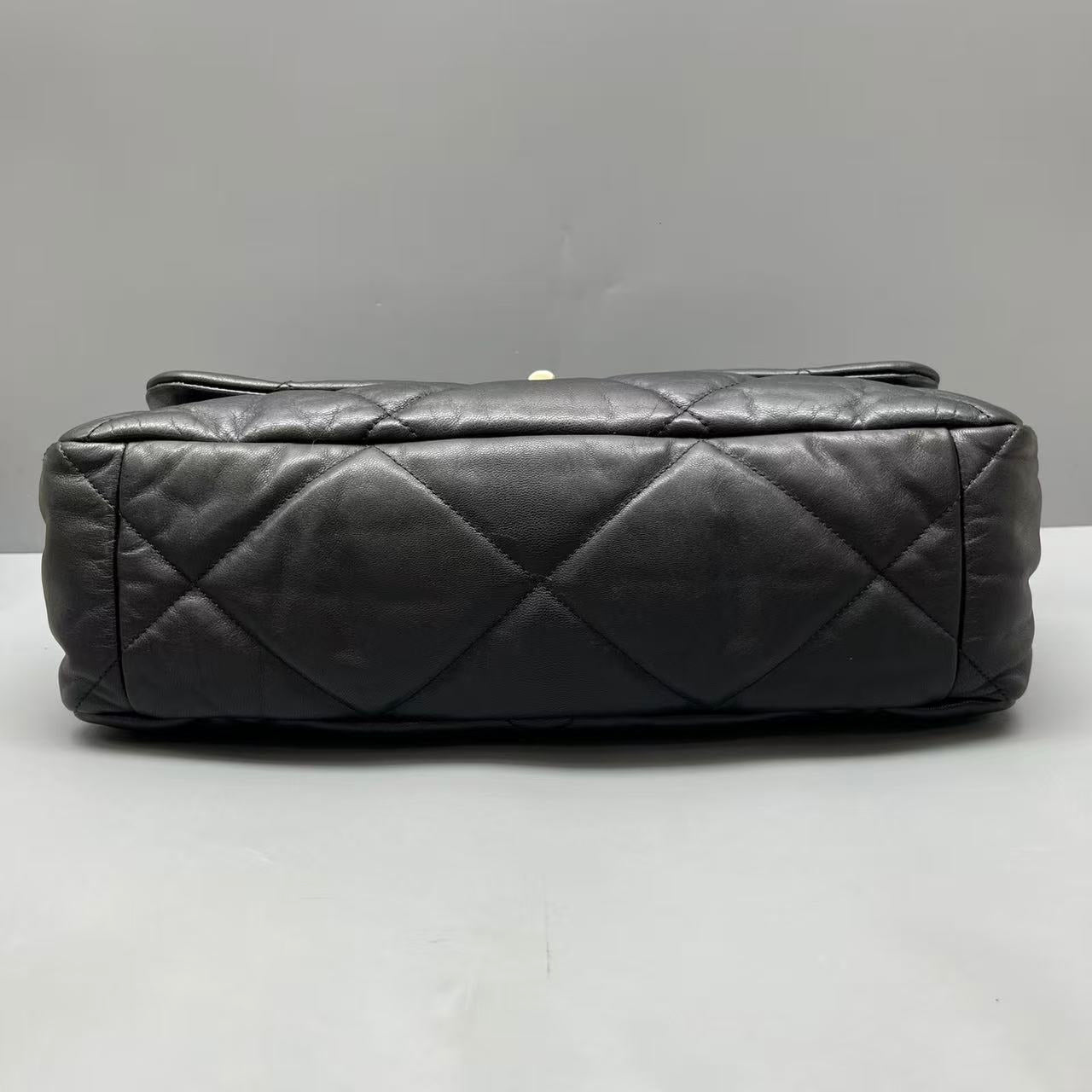 Chanel - 19 Bag Maxi Messenger - Leather - Black - (Maxi)