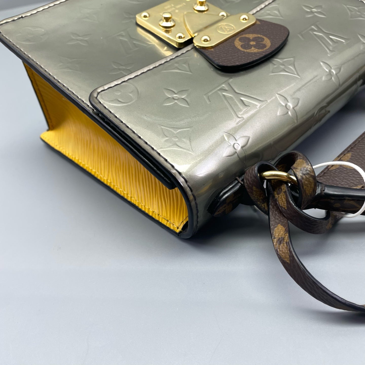Louis Vuitton - Pochette Metis - Patent leather - Gold - (Small)