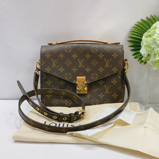 Louis Vuitton - Pochette Metis - Monogram coated canvas with natural cowhide leather trim - Brown - (medium)