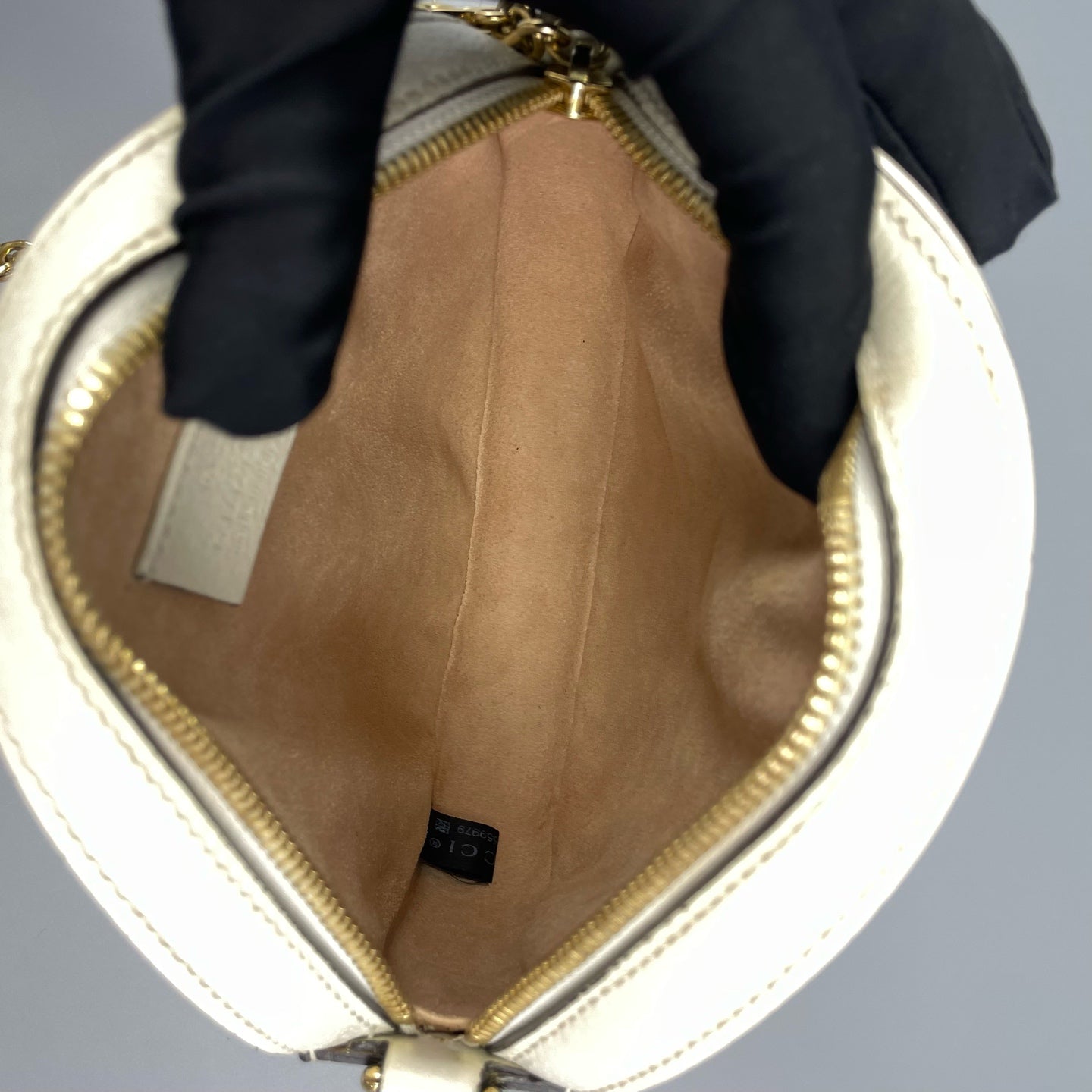 Gucci - Marmont Round Shoulder Bag - Grained leather - White - (mini)