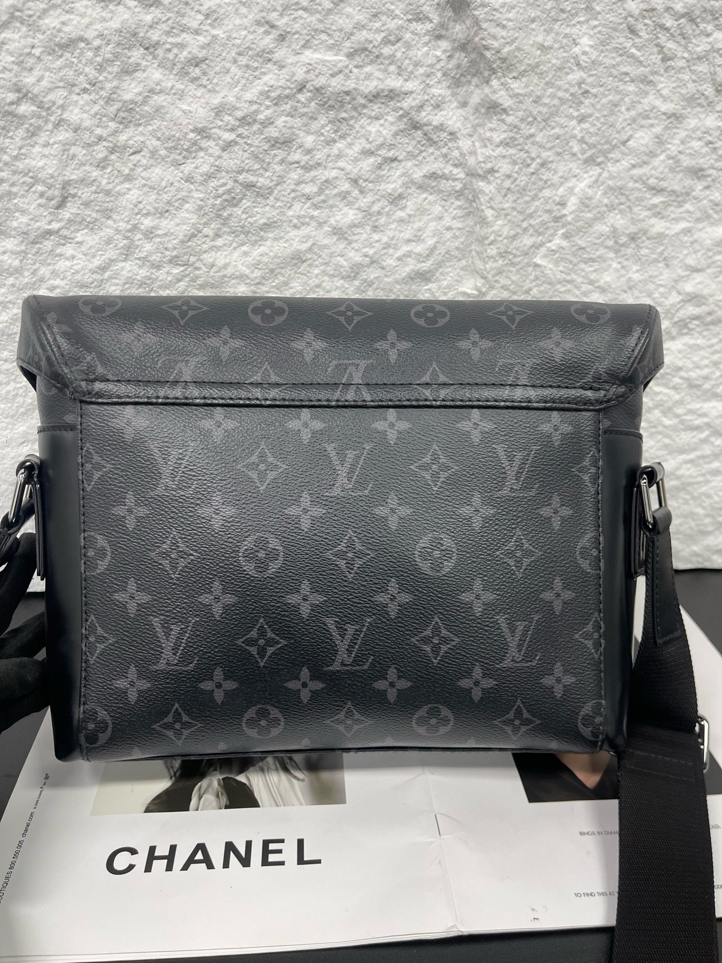 Louis Vuitton - Voyager Messenger Bag - Monogram Eclipse coated canvas with cowhide leather trim - Black - (Medium)