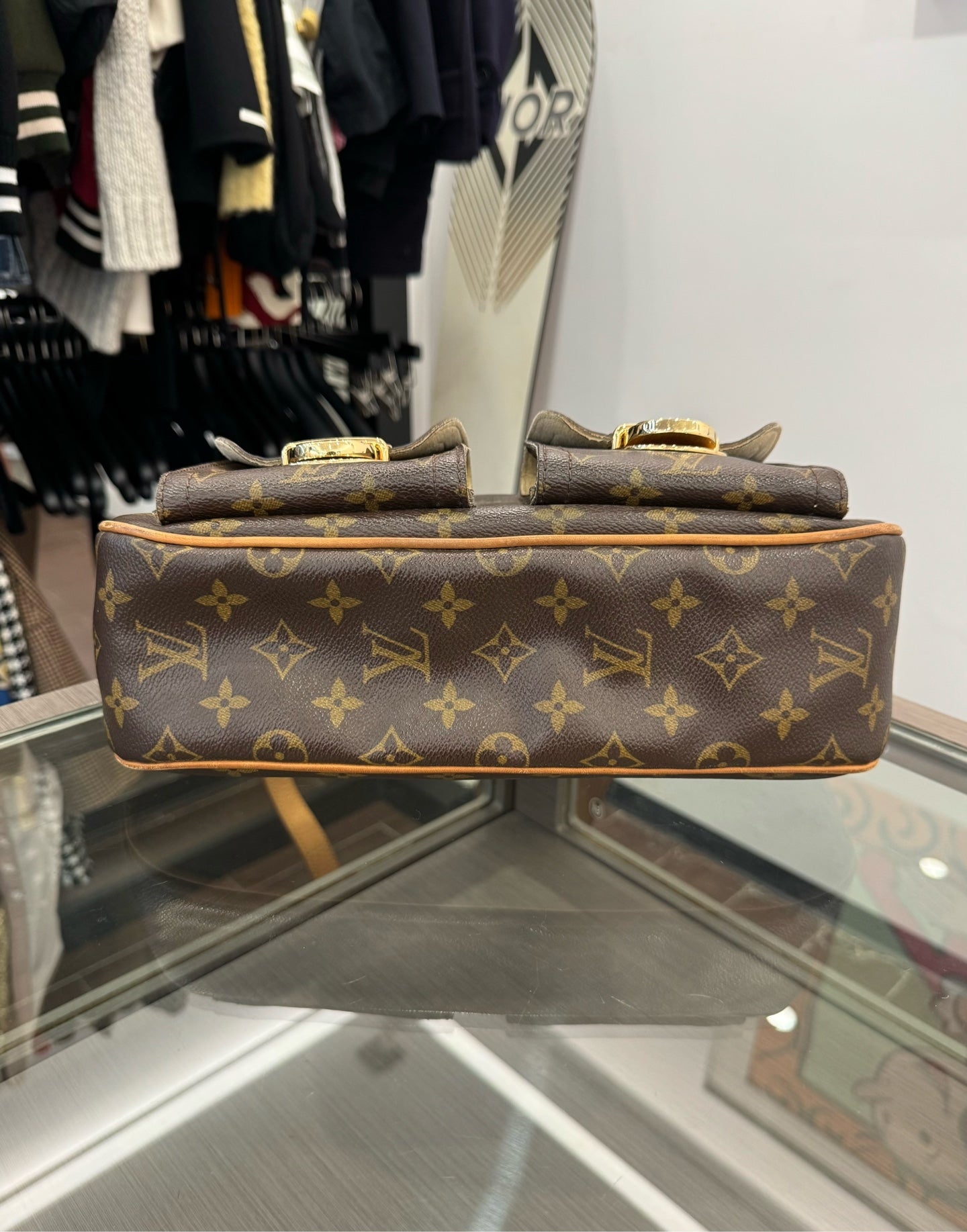 Louis Vuitton - Manhattan - Monogram canvas with Vachetta leather trim - Brown - (Medium)