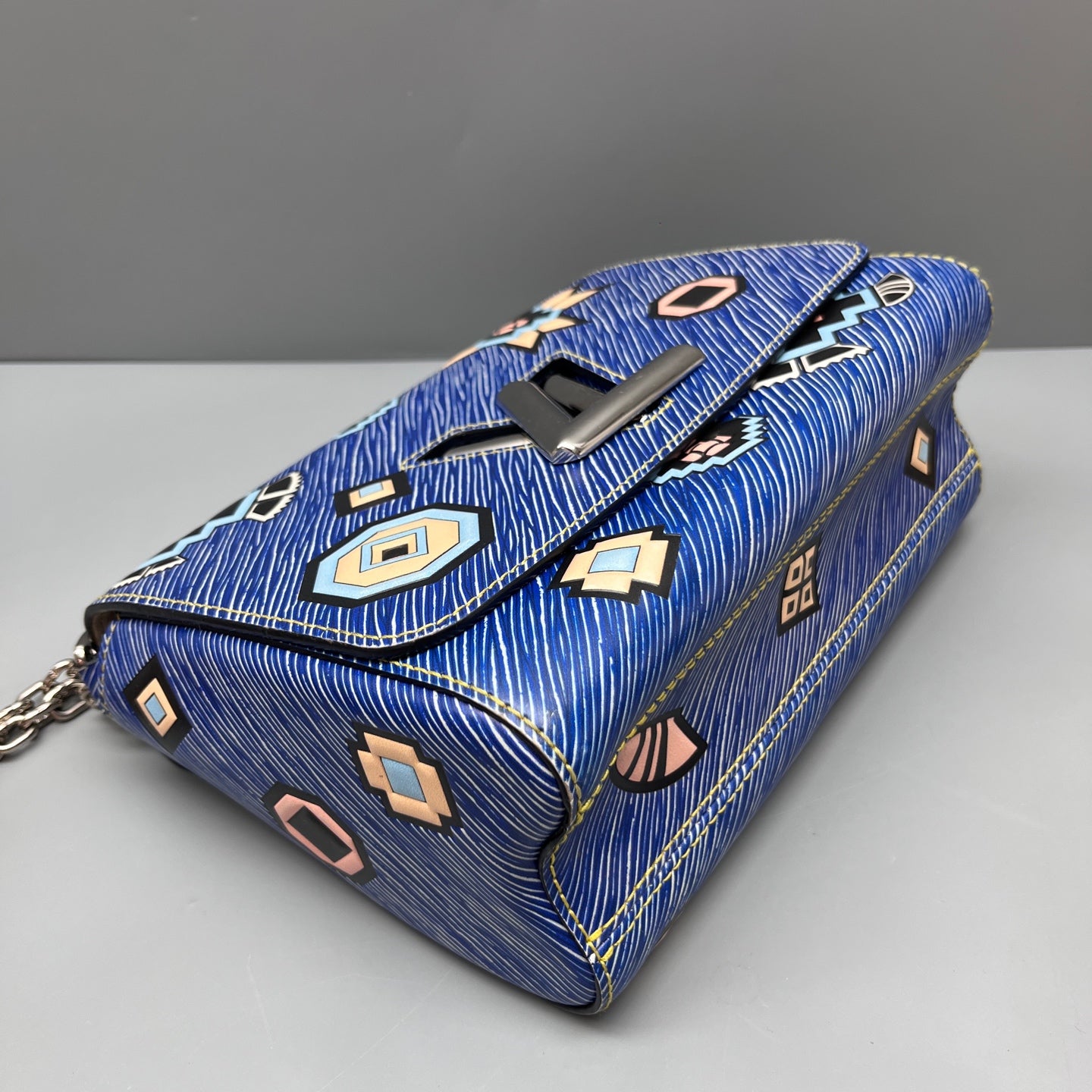 Louis Vuitton - Twist MM Graffiti Chain Bag - Epi leather - Blue - (Small)