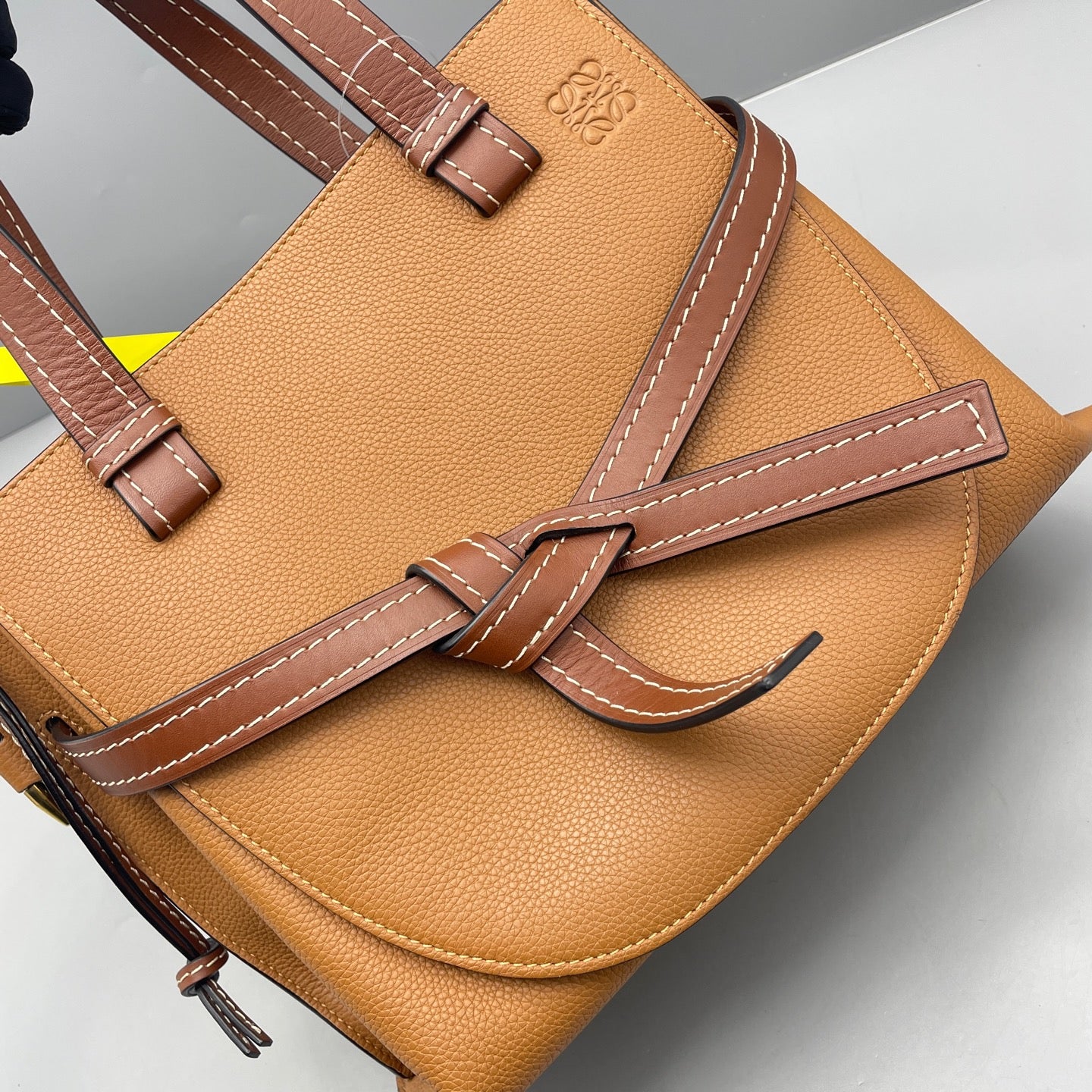 Loewe - Gate Top Handle Bag - Grained calfskin leather - Camel - (Medium)