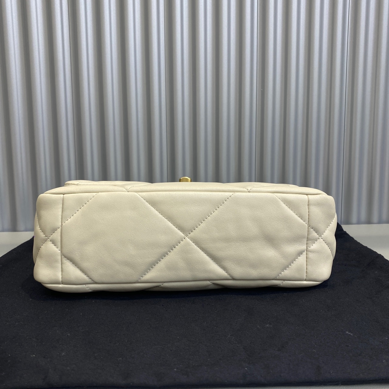 Chanel - 19 Bag Small - Lambskin leather - Beige - (small)