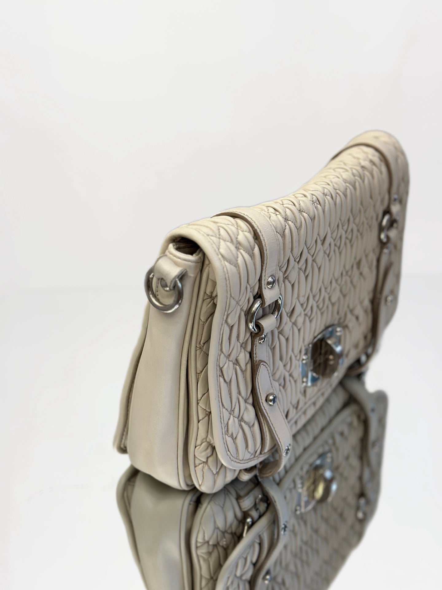 Miu Miu - Matelassé Messenger Bag - Lambskin leather - Grey - (medium)