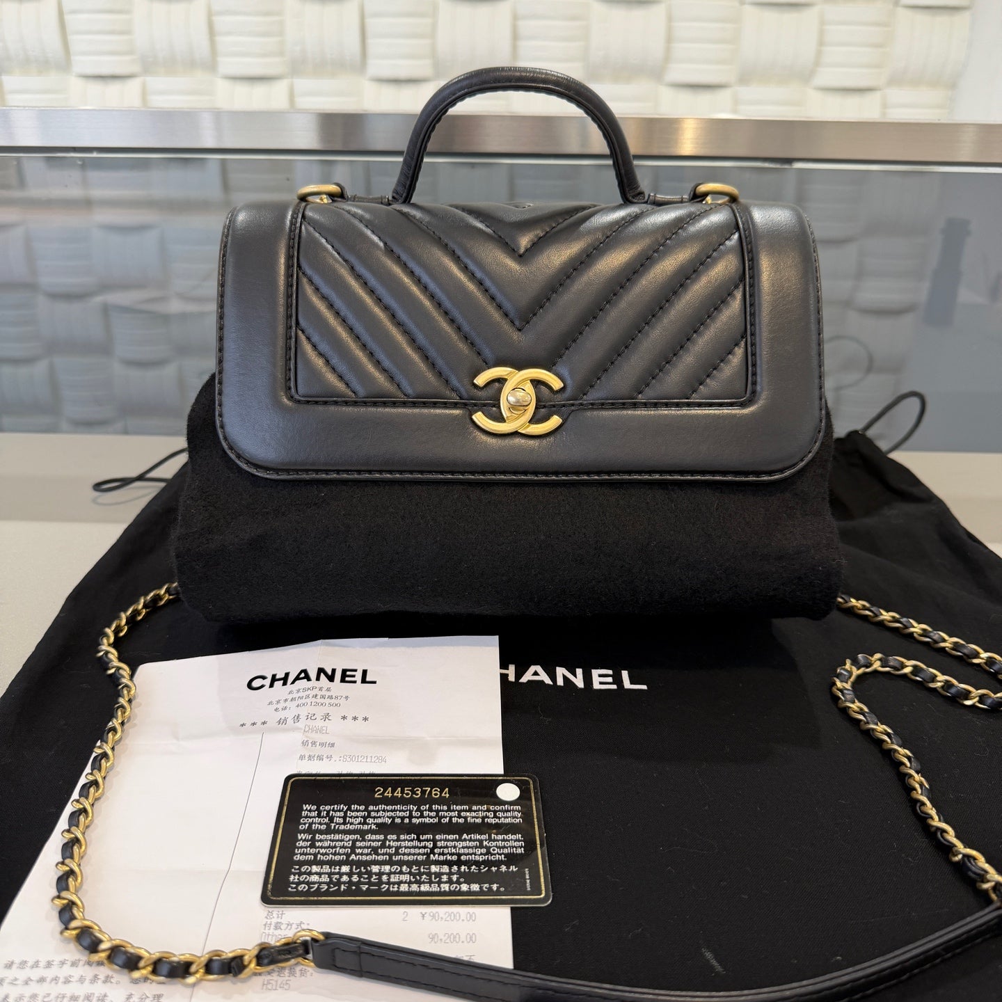 Chanel - Top Handle Messenger Flap Bag - Calfskin leather - Black - (small)