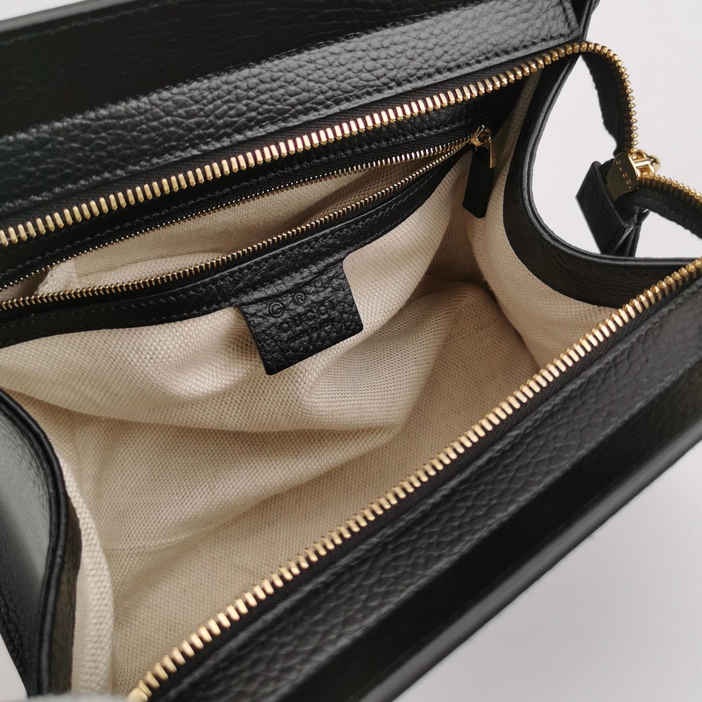 Gucci - Soho Leather Top Handle Bag - Grained leather - Black - (Medium)