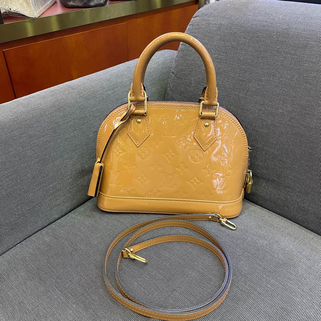 Louis Vuitton - Alma BB - Patent leather - Beige - (mini)