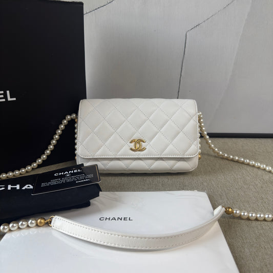 Chanel - WOC (Wallet on Chain) with Pearl Chain Strap - Lambskin leather - White - (mini)