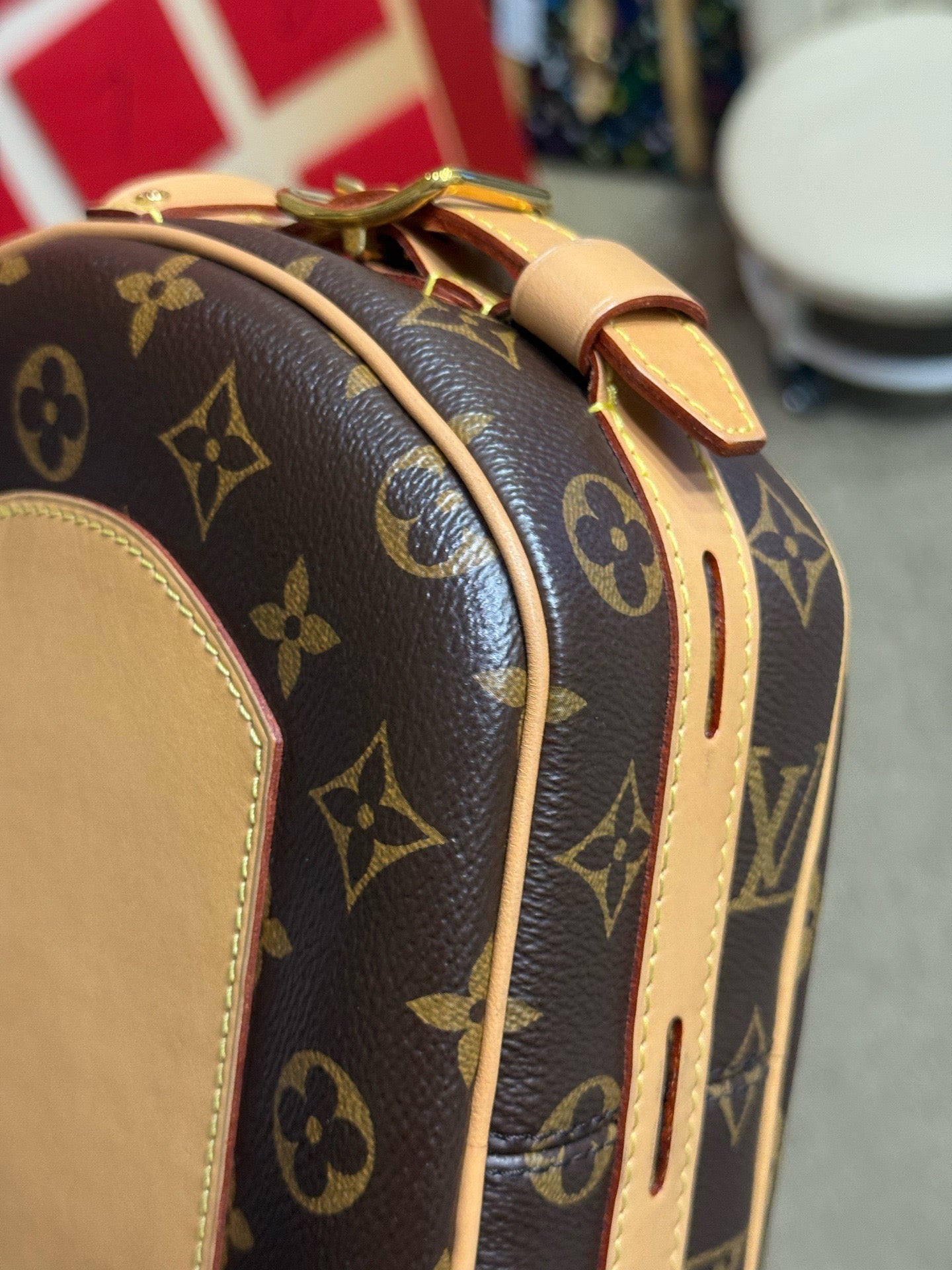 Louis Vuitton - Boite Chapeau Souple - Monogram coated canvas with Vachetta leather trim - Brown - (Small)
