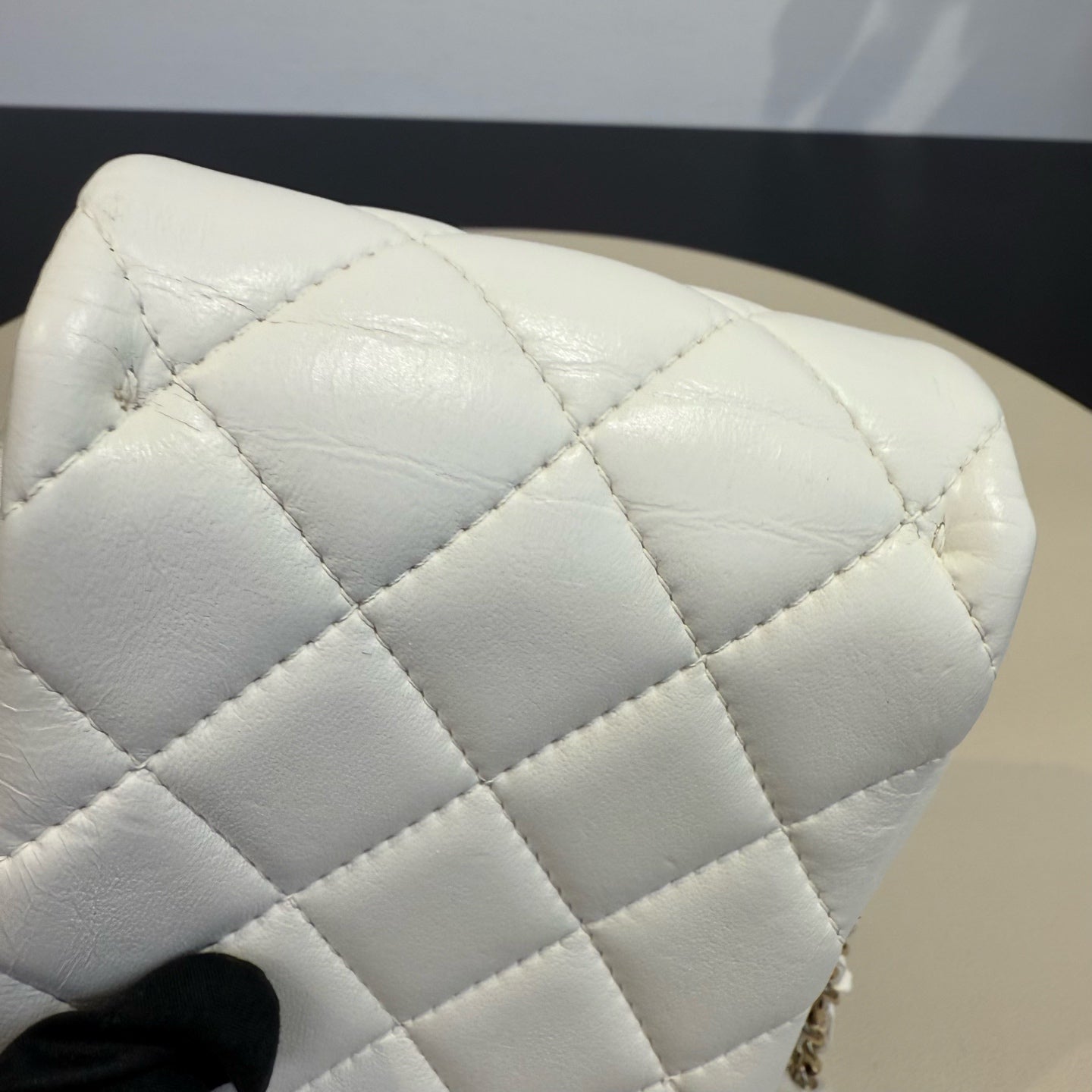 Chanel - Phone Holder with Pearl Chain - Lambskin leather - White - (mini)