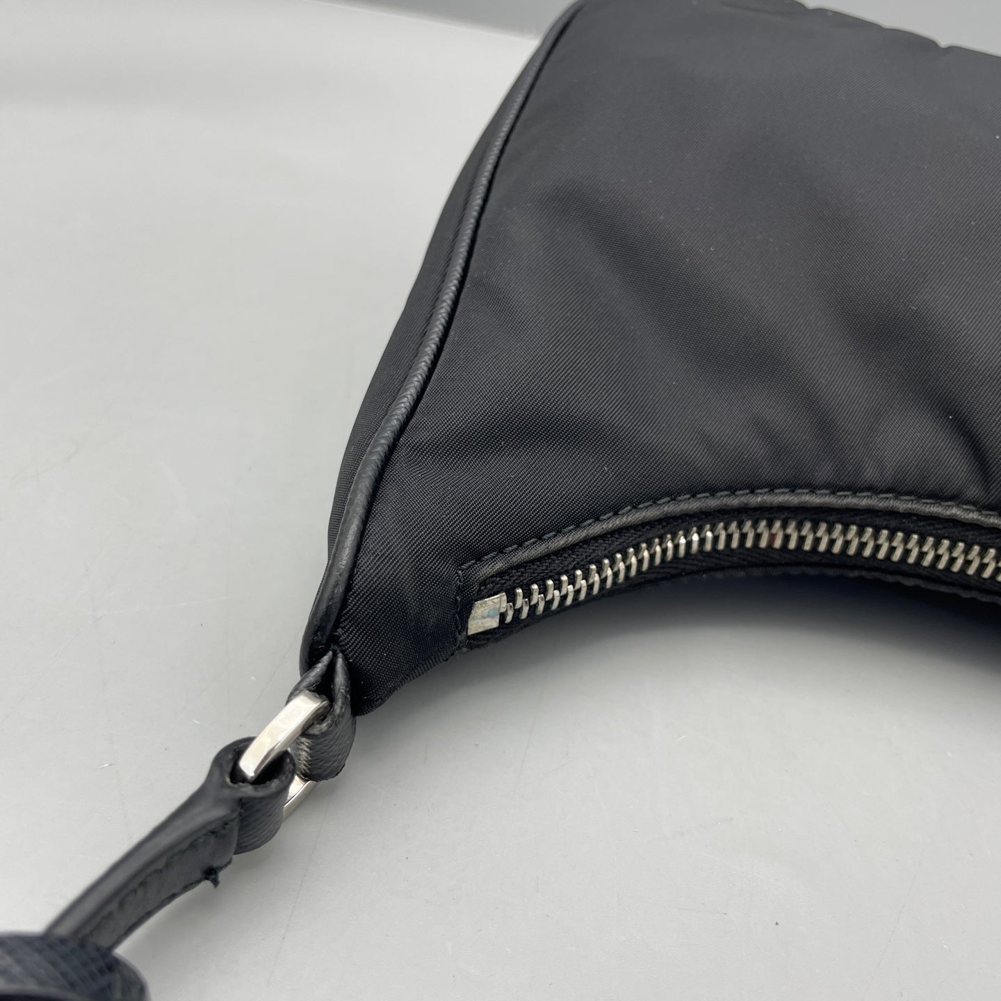 Prada - Re-Edition 2005 Hobo Bag - Nylon and Saffiano leather - Black - (mini)