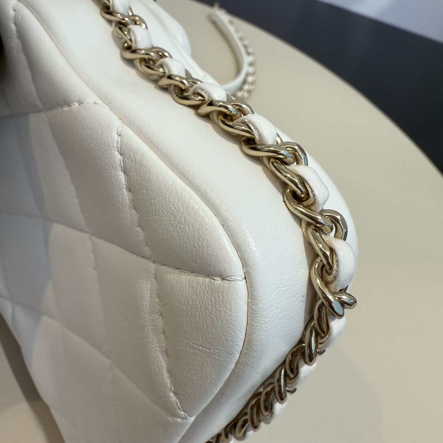 Chanel - Phone Holder with Pearl Chain - Lambskin leather - White - (mini)