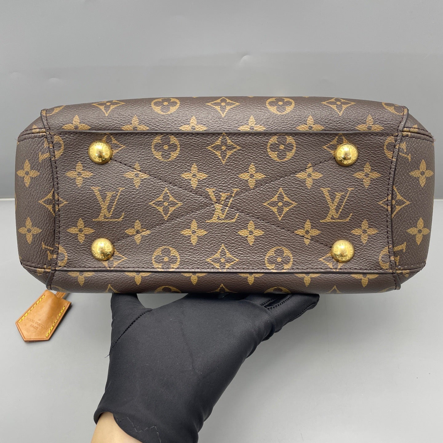 Louis Vuitton - Montaigne BB Monogram - Monogram coated canvas with natural Vachetta leather trim - Brown - (small)