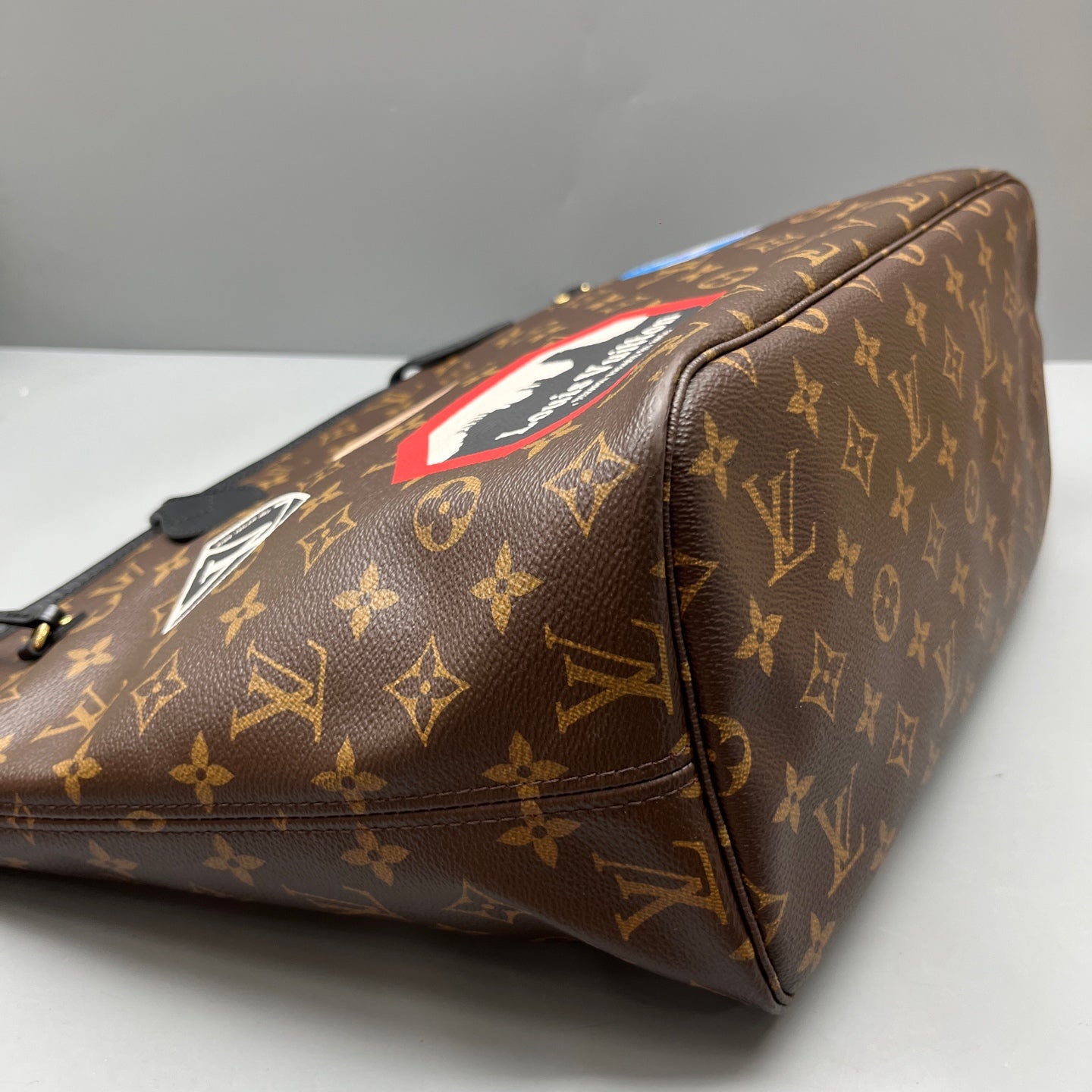 Louis Vuitton - Neverfull MM Monogram Patches - Monogram coated canvas with leather trim - Brown, Multicolour, Black, Red - (Medium)