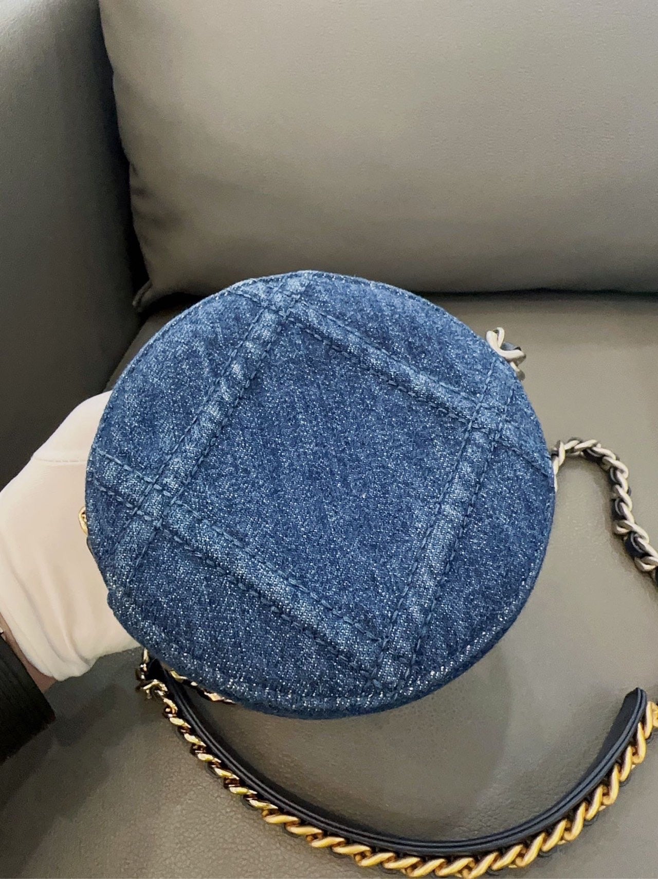 Chanel - Denim Round Coin Purse - Denim fabric with leather trim - Deep Blue with Mixed-Tone Hardware - (Mini)
