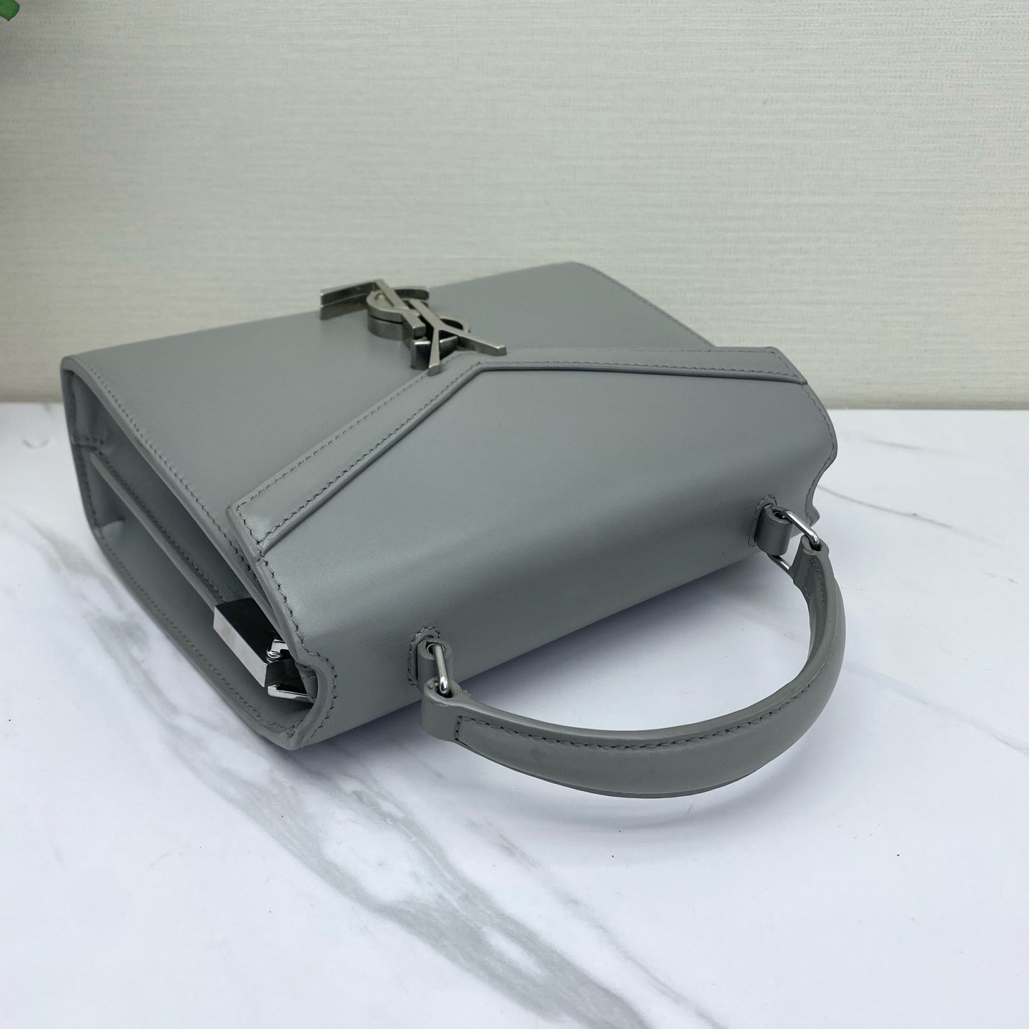 Saint Laurent - Cassandra Top Handle Bag - Smooth Cowhide Leather - Grey Silver - (small)