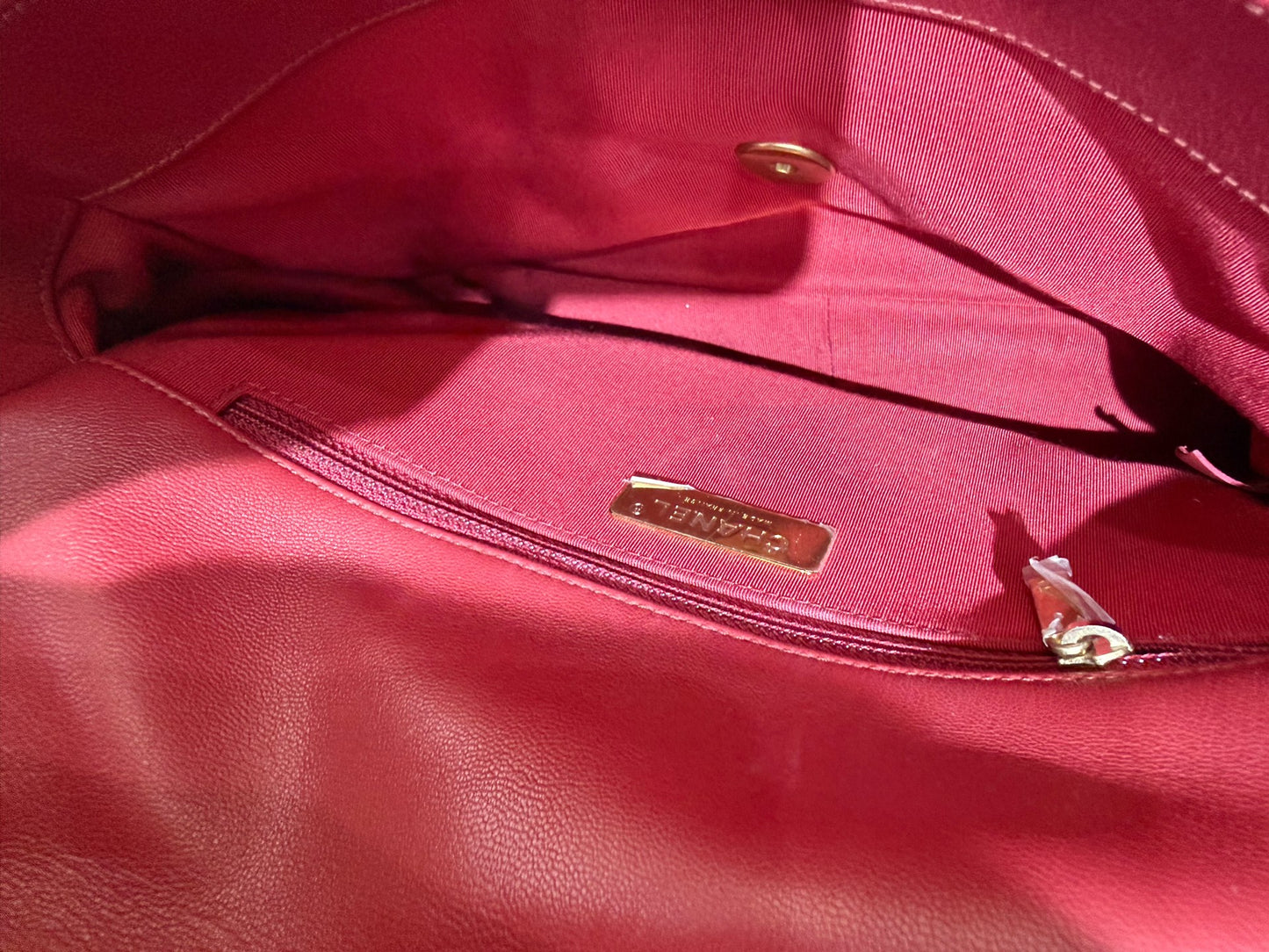 Chanel - Chanel 19 Flap Bag - Aged calfskin leather - Red - (medium)
