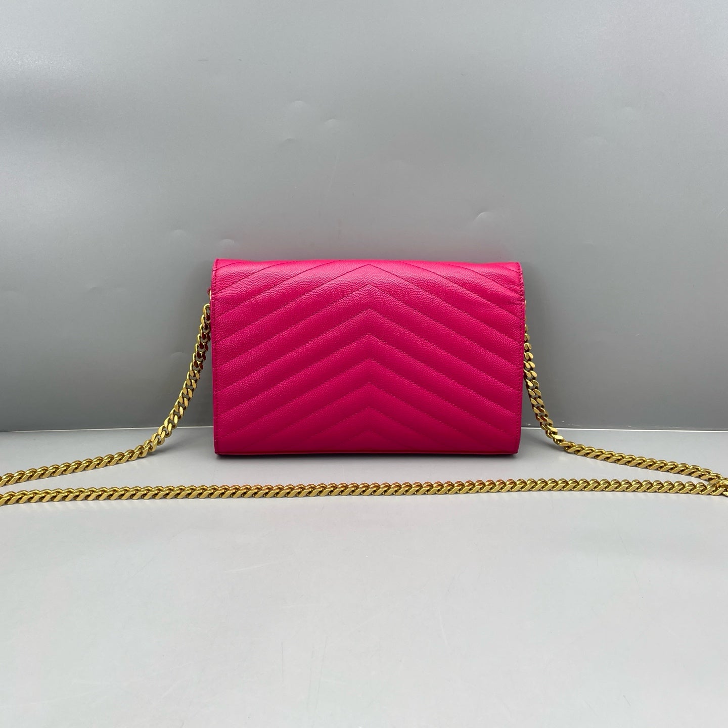 Saint Laurent - Monogram Envelope Wallet on Chain (WOC) - Grained calfskin leather - Fuchsia - (medium)