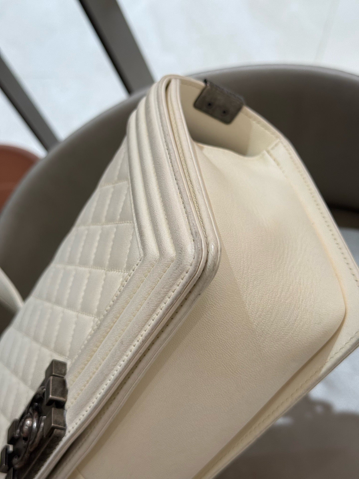 Chanel - Boy Bag - Calfskin leather - White - (medium)