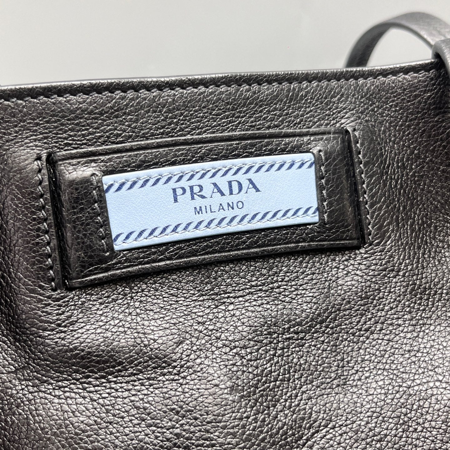 Prada - Leather Tote with Blue Label - Leather - Black - (large)